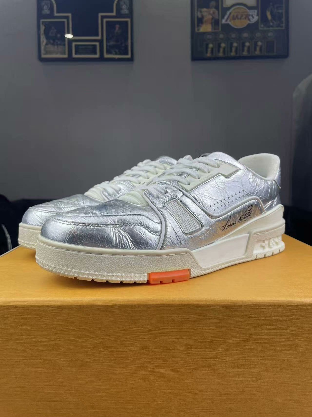 Louis Vuitton Louis Vuitton Training White Lowtop Sneakers 40 Men Size US 7.5 / EU 40-41 - 1 Thumbnail