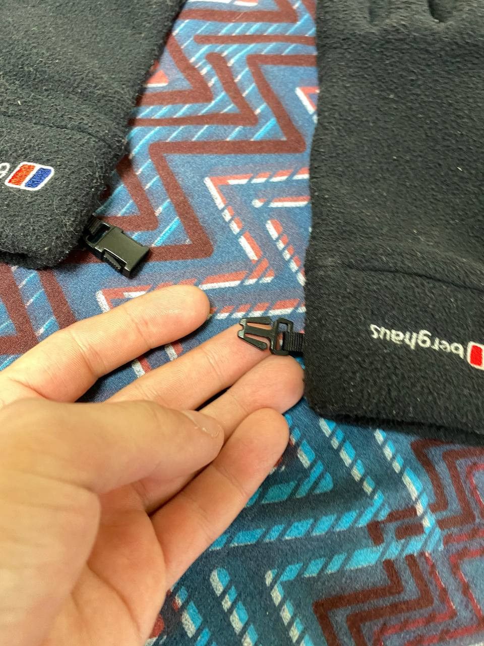 Berghaus Vintage black gloves Berghaus logo Streetwear Y2K Size ONE SIZE - 7 Thumbnail
