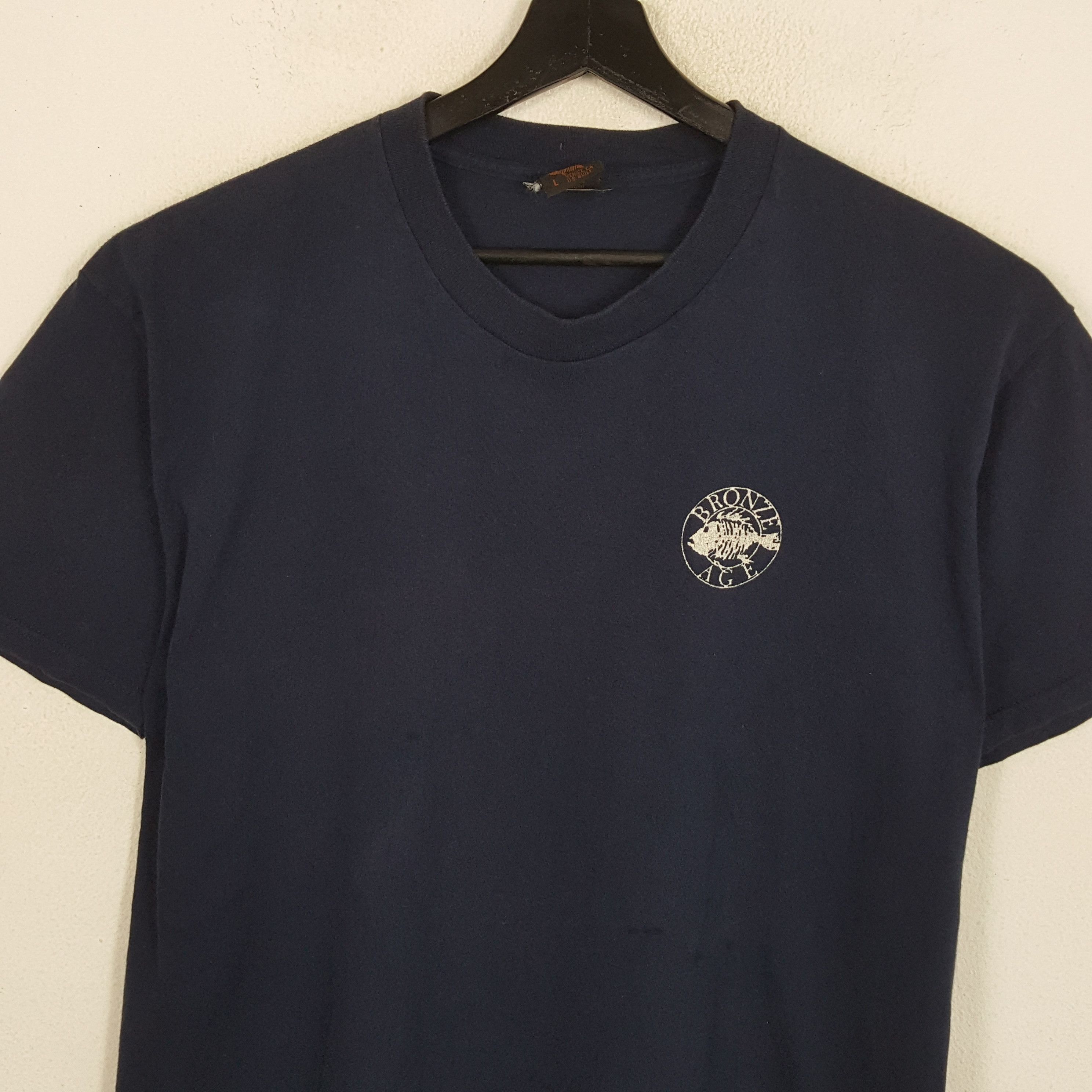 Vintage BRONZE AGE Surfing Style Back Print Design Tshirt Size US M / EU 48-50 / 2 - 4 Thumbnail