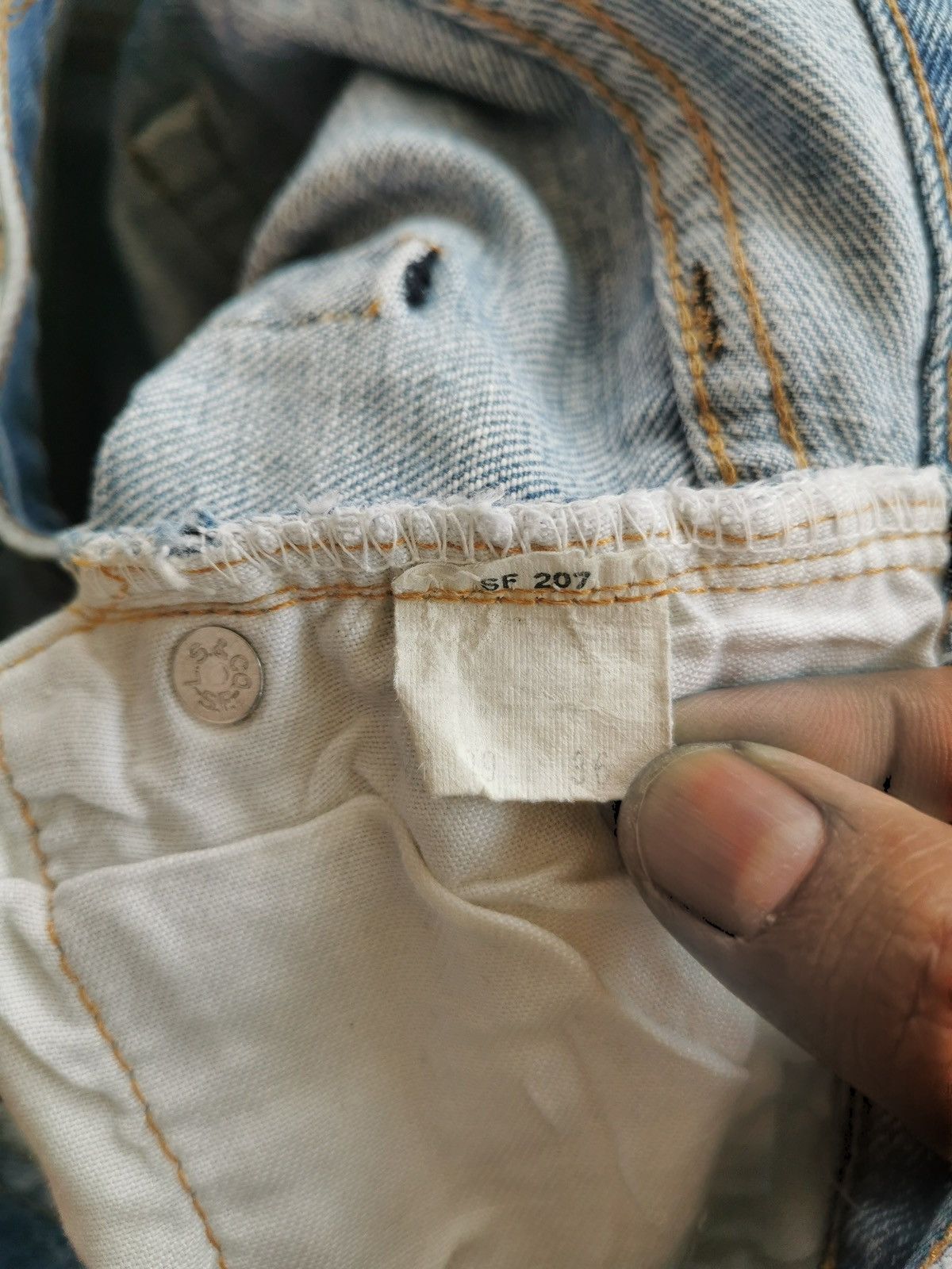 Levi's 70s - 80s Vintage Levis Button Stamp 6 Selvedge Denim Jeans Size US 27 - 15 Thumbnail