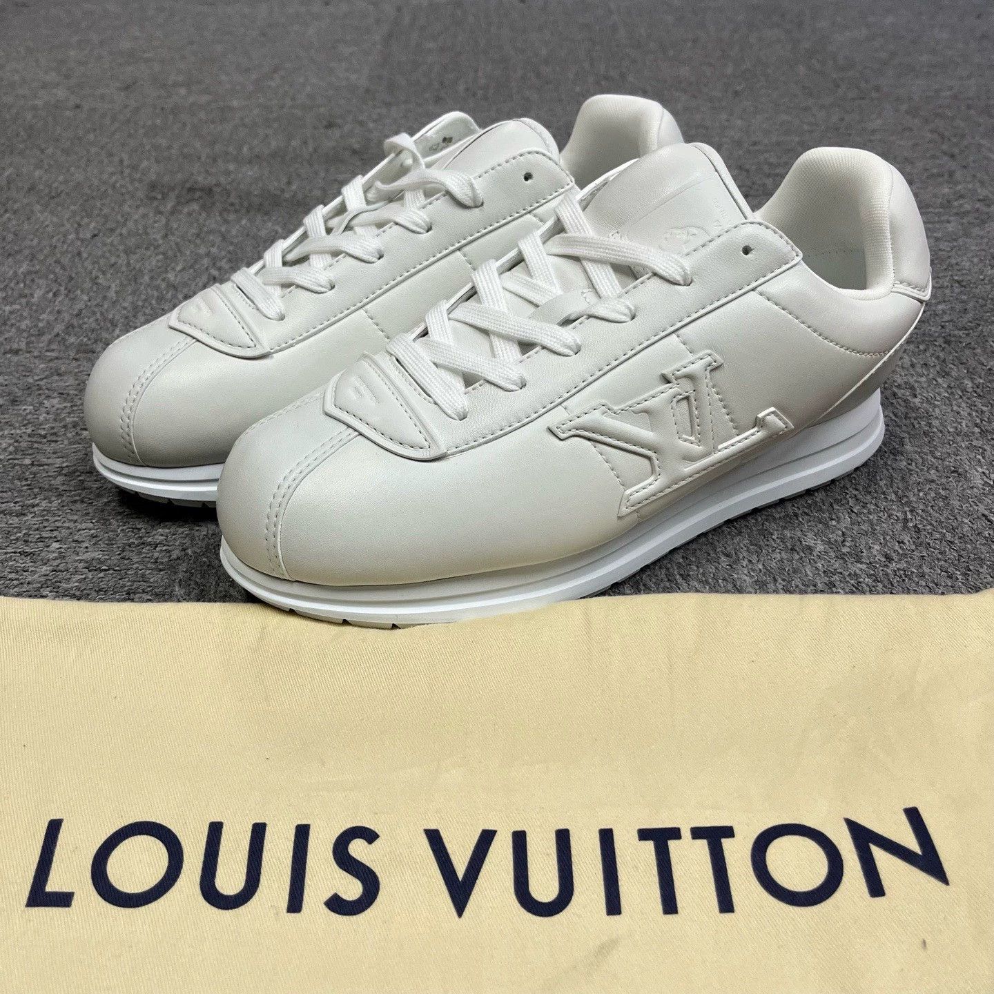 Louis Vuitton louis vuitton white low-top casual sneakers Size US 10 / EU 43 - 1 Thumbnail