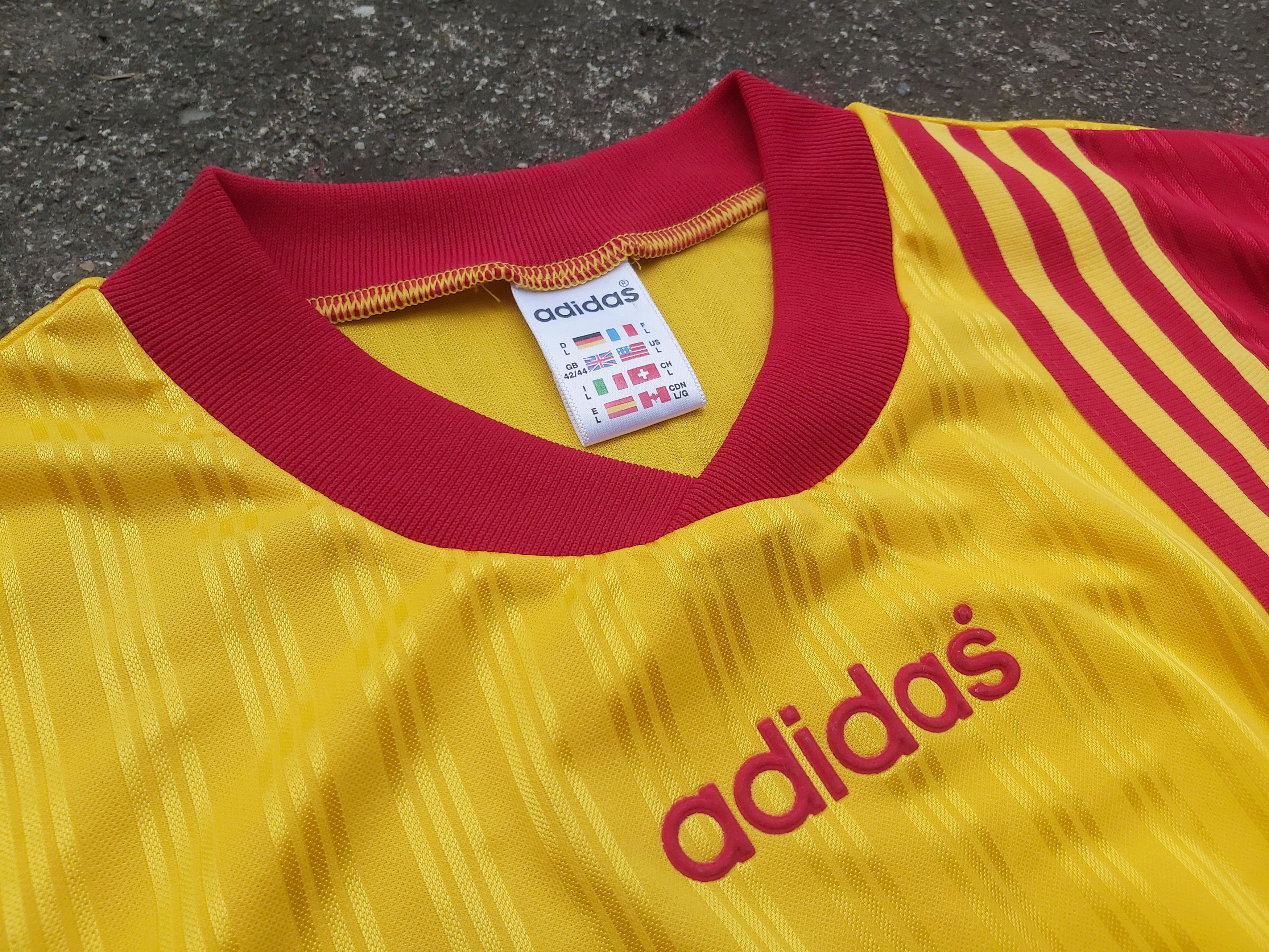 Adidas Vintage 90s soccer jersey tshirt Size US L / EU 52-54 / 3 - 8 Thumbnail
