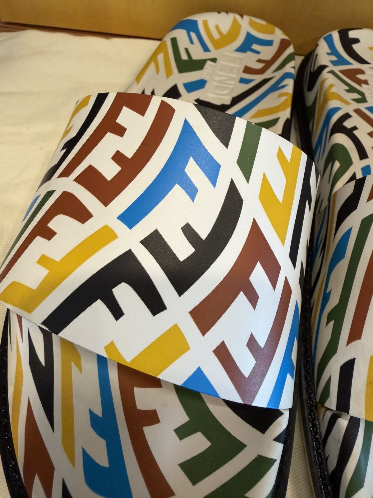 Fendi FF Fendi Vertigo Print Slides Size US 7 / EU 40 - 7 Thumbnail