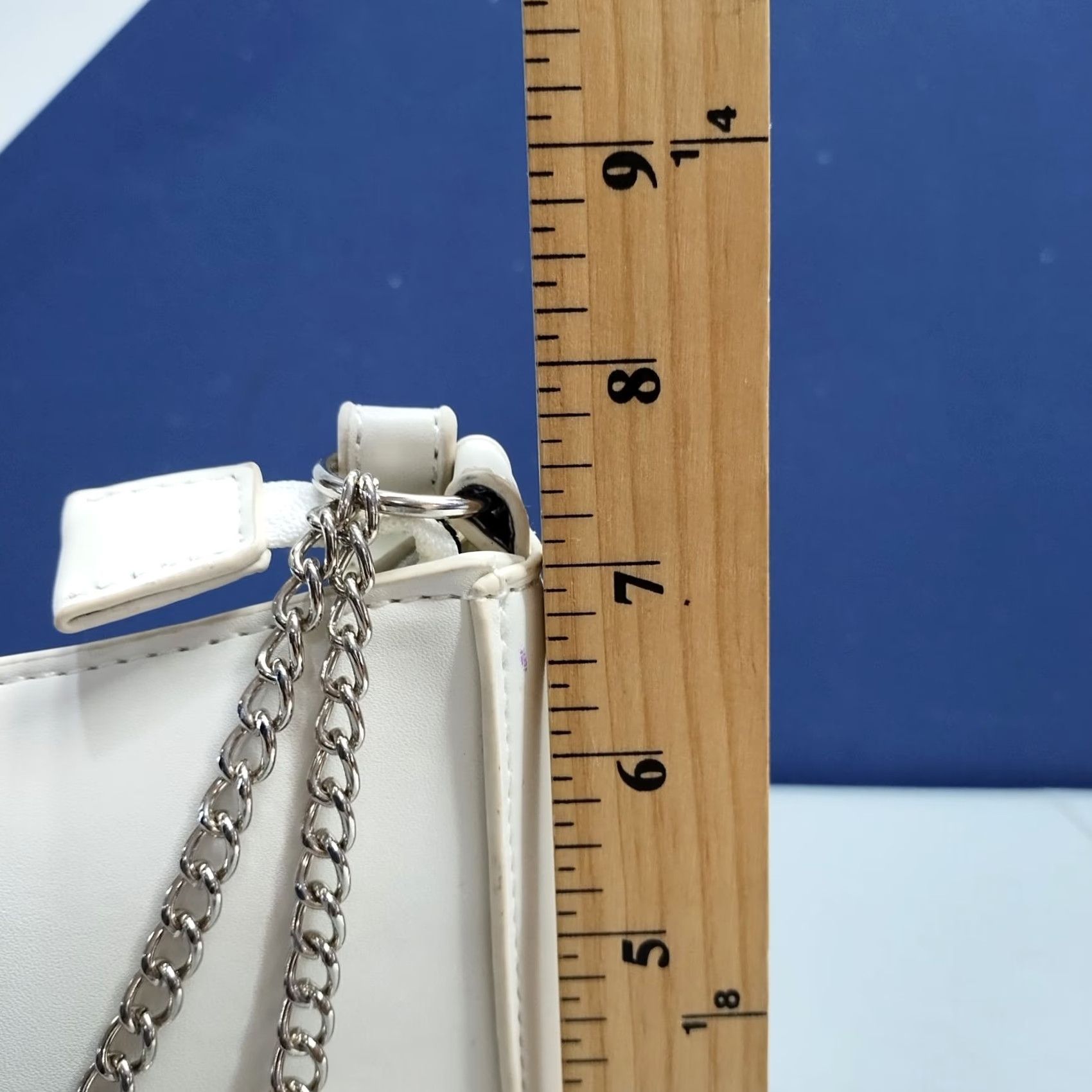 Vintage Womens Shoulder Bag White Leather Butterfly Chain Zip Closure Travel Handbag Size ONE SIZE - 7 Thumbnail