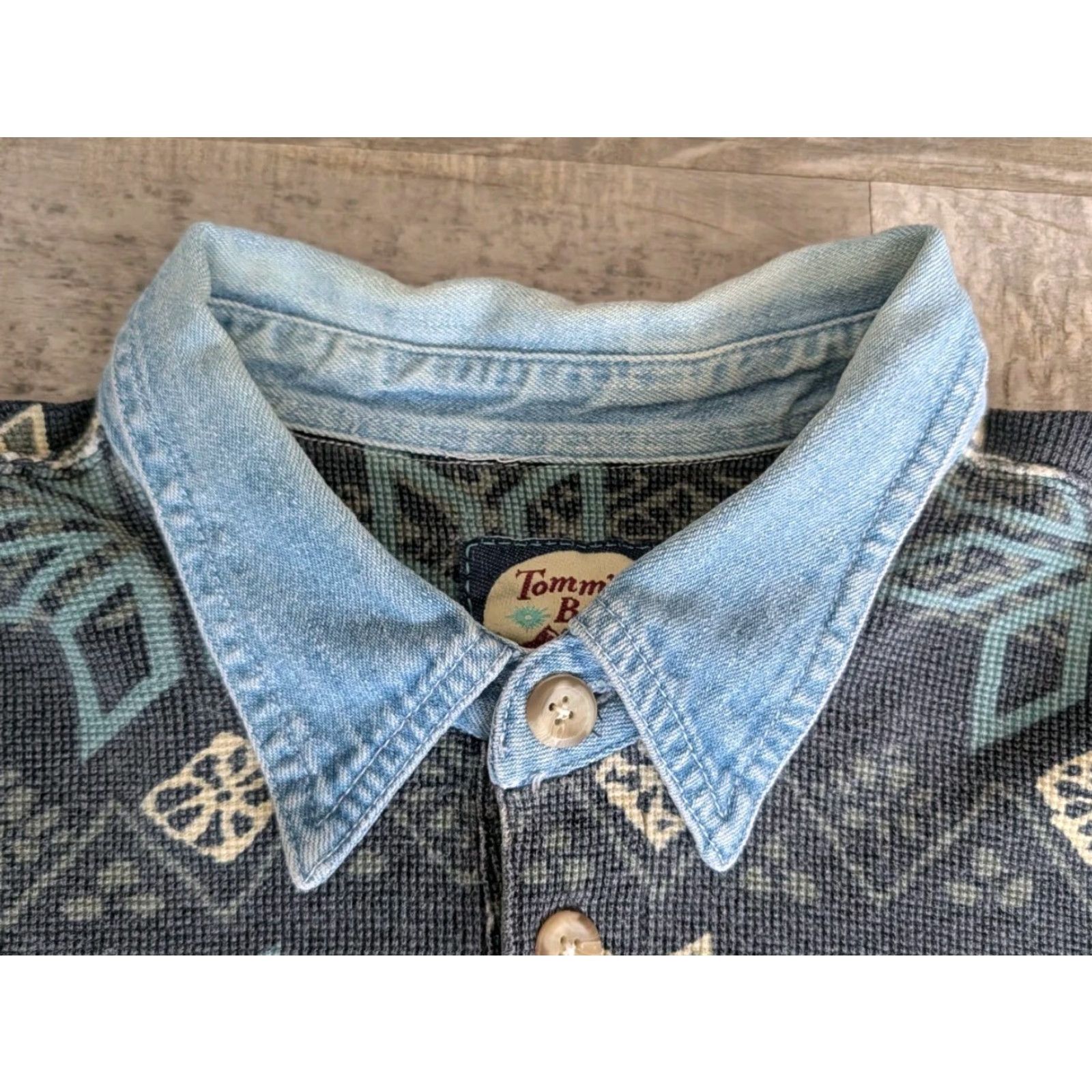 Tommy Bahama VINTAGE Tommy Bahama Relax Shirt Henley Thermal Denim Collar Snowflakes L Mens Shirt Redefined for 90s Holiday Vintage Theme Mens Size US L / EU 52-54 / 3 - 6 Thumbnail