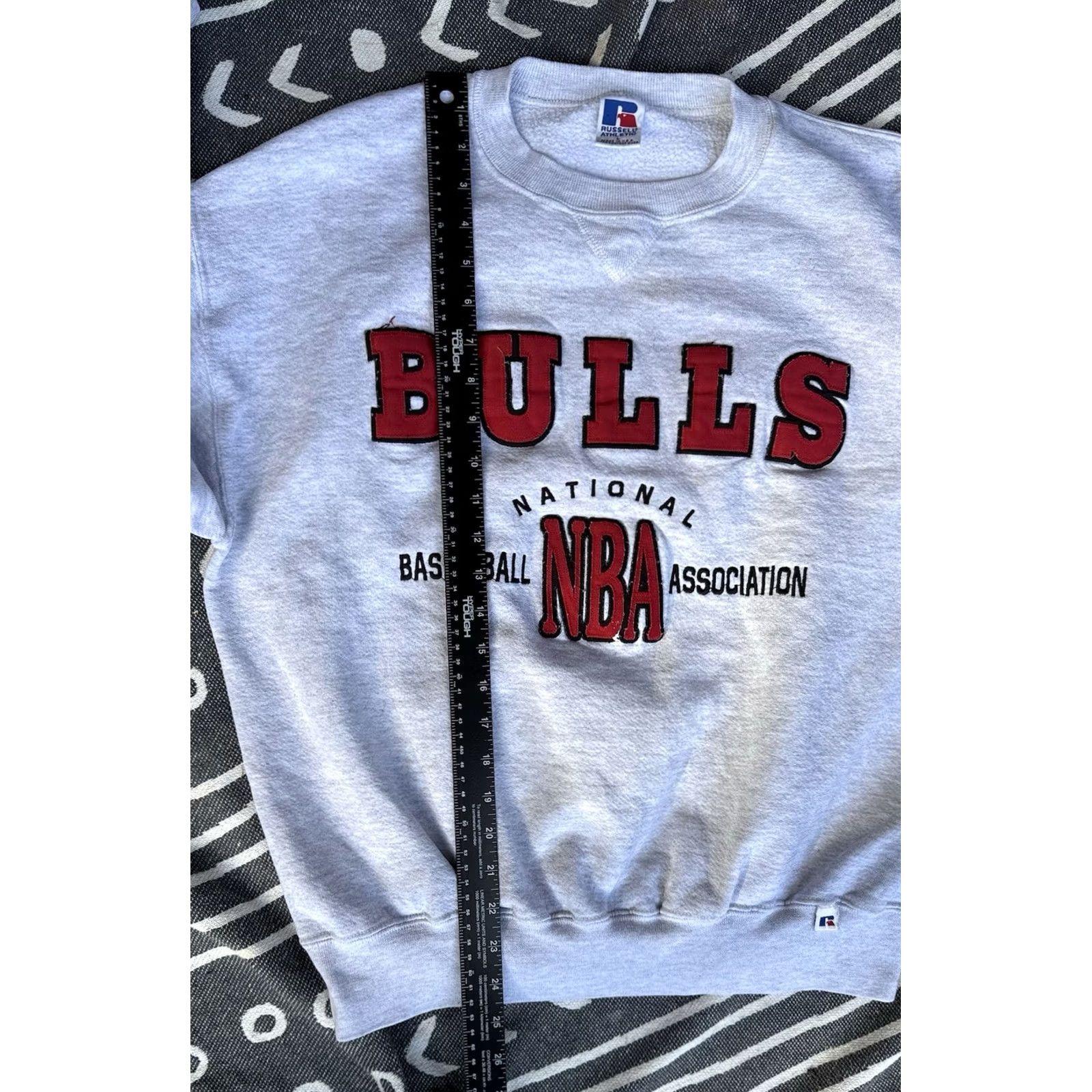 Russell Athletic VINTAGE Russell Athletic Chicago Bulls NBA Pullover Embroidered Sweatshirt L Size US L / EU 52-54 / 3 - 6 Thumbnail