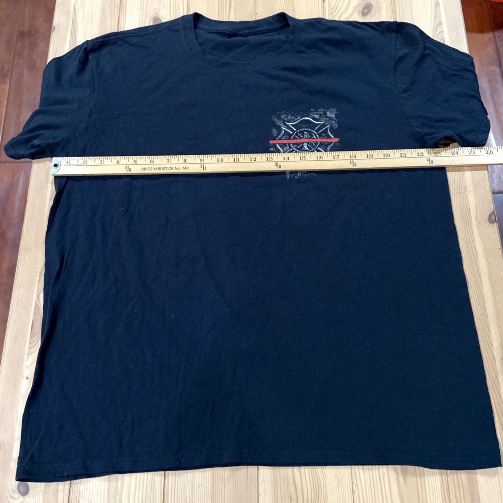 Vintage VINTAGE Y2K Firefighter Red Line XL Graphic Cross T Shirt Black XL Mens Men Shirt Short Sleeve Cotton Gilden Size US XL / EU 56 / 4 - 6 Thumbnail