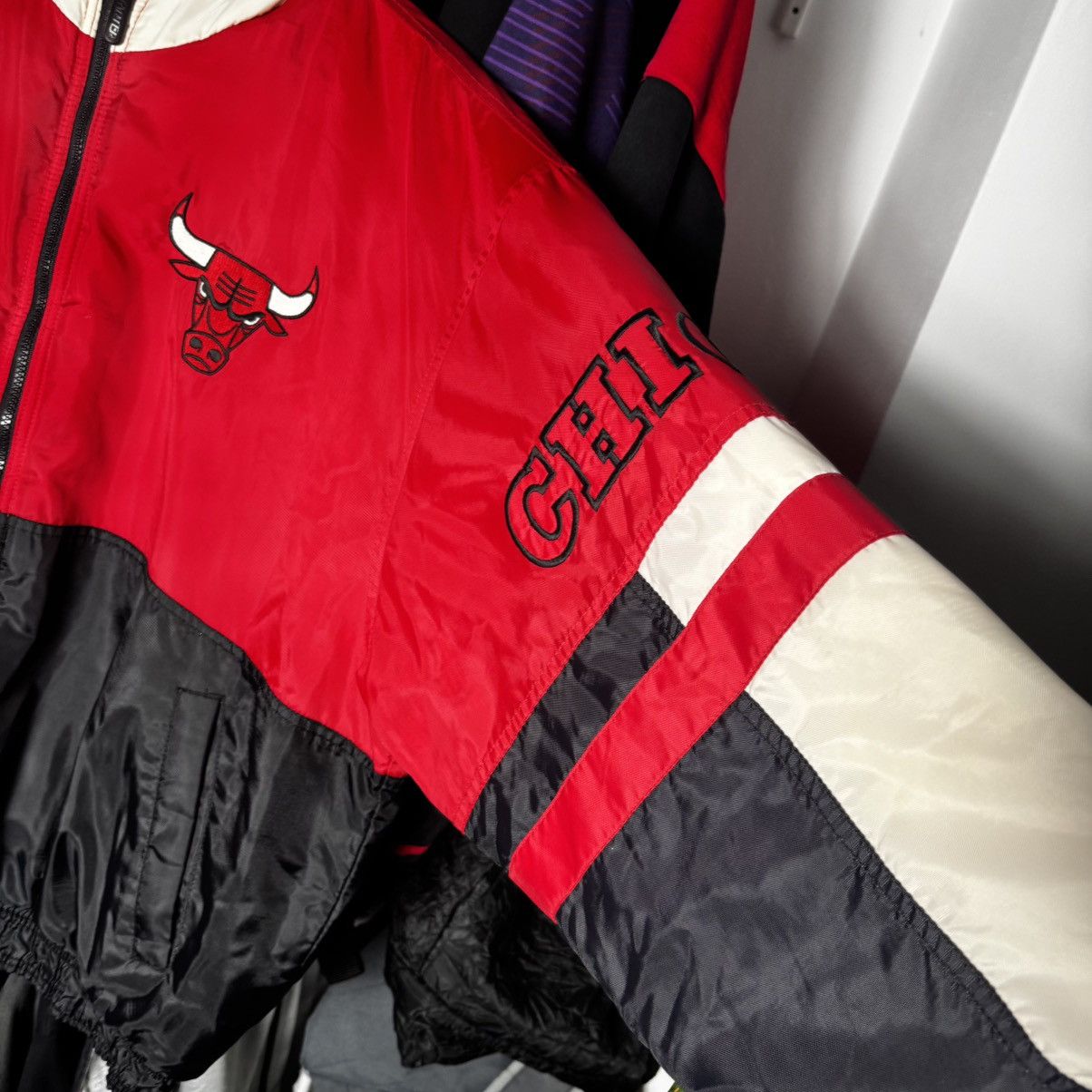 Starter Chicago Bulls NBA Starter vintage 90s basketball jacket. Size US L / EU 52-54 / 3 - 4 Thumbnail