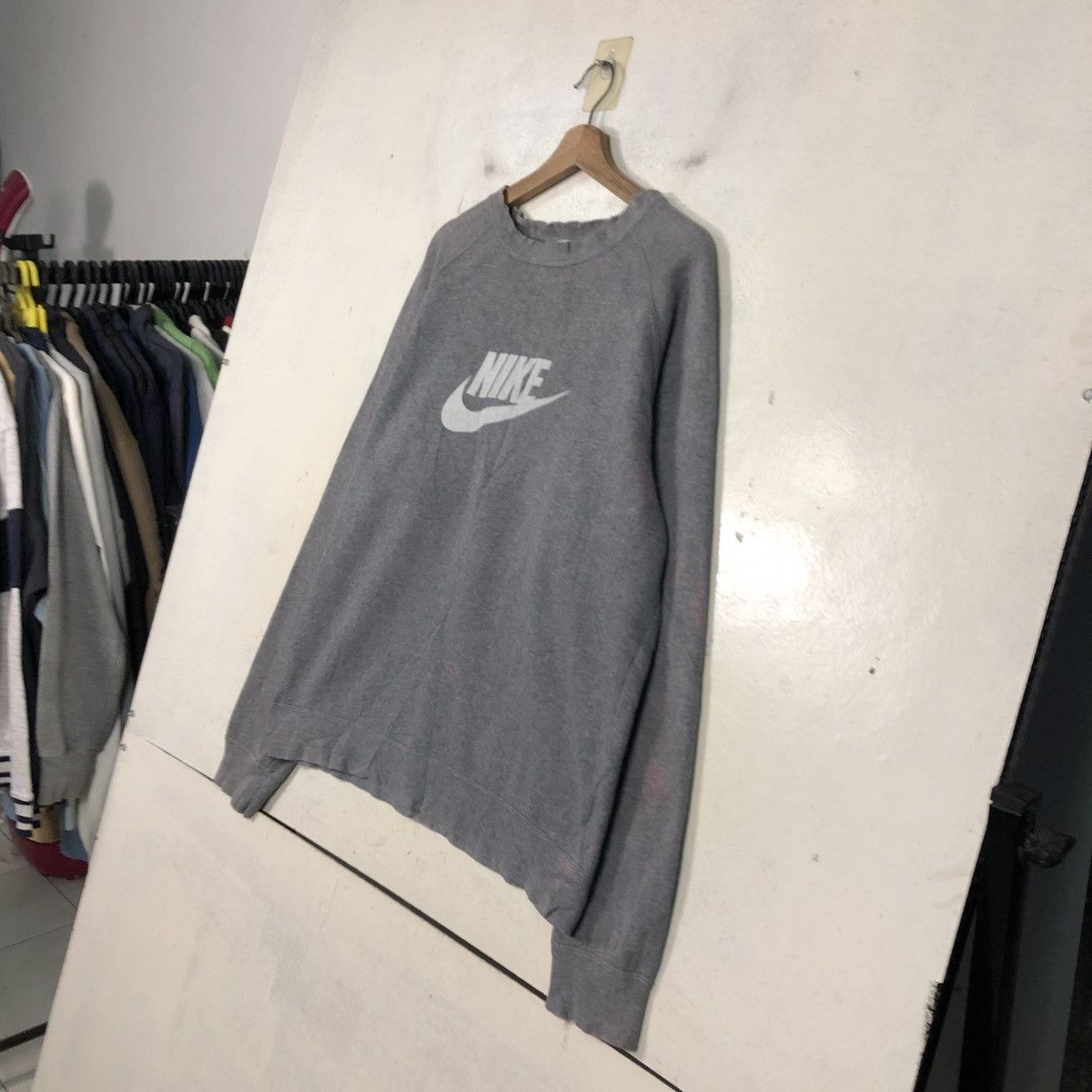 Nike 📌Vintage Sweatshirt Nike Big Logo Sun Faded Size US XL / EU 56 / 4 - 4 Thumbnail