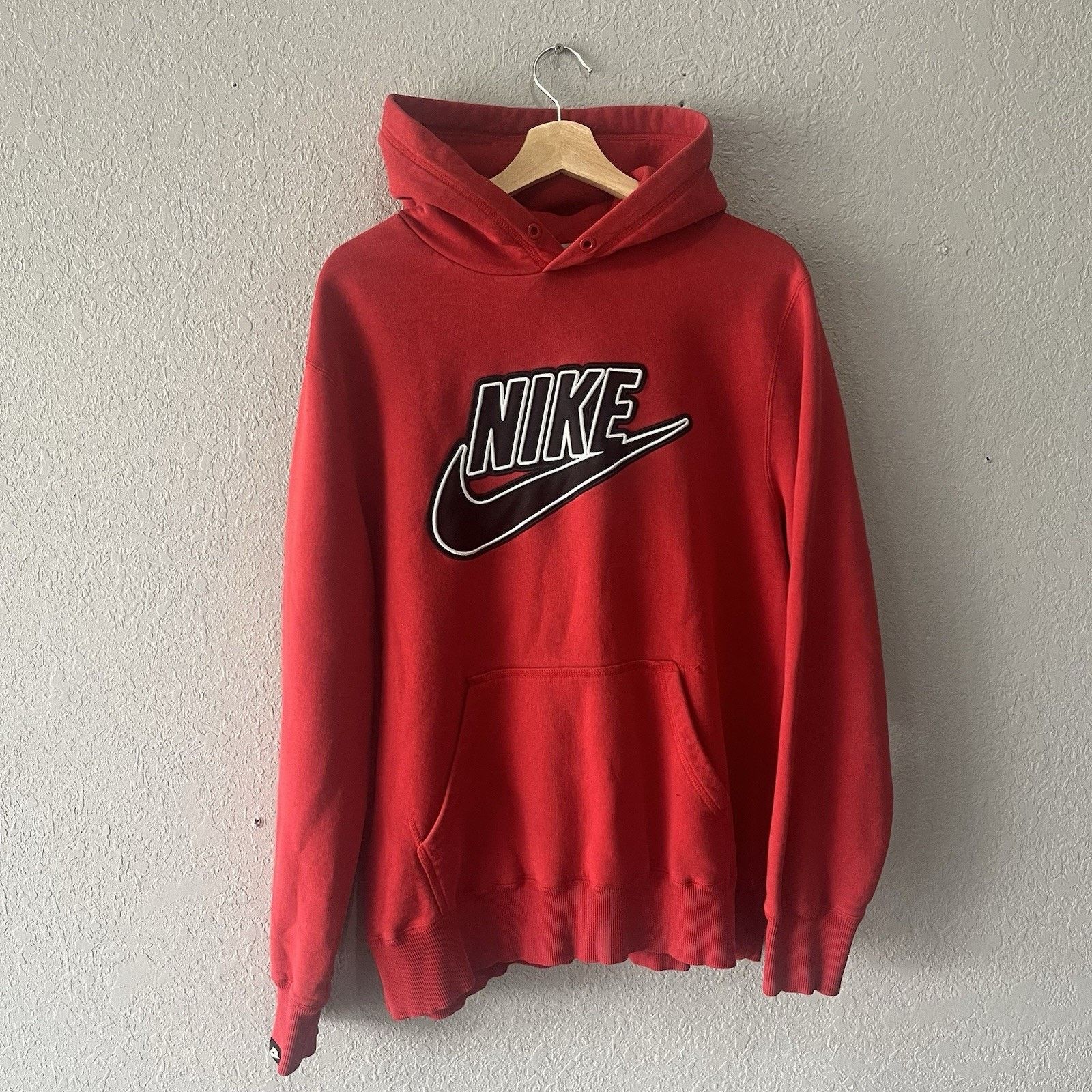 Nike 2000’s Nike Red Patch Logo Hoodie Men’s XL Long Sleeve Activ Size US XL / EU 56 / 4 - 1 Thumbnail