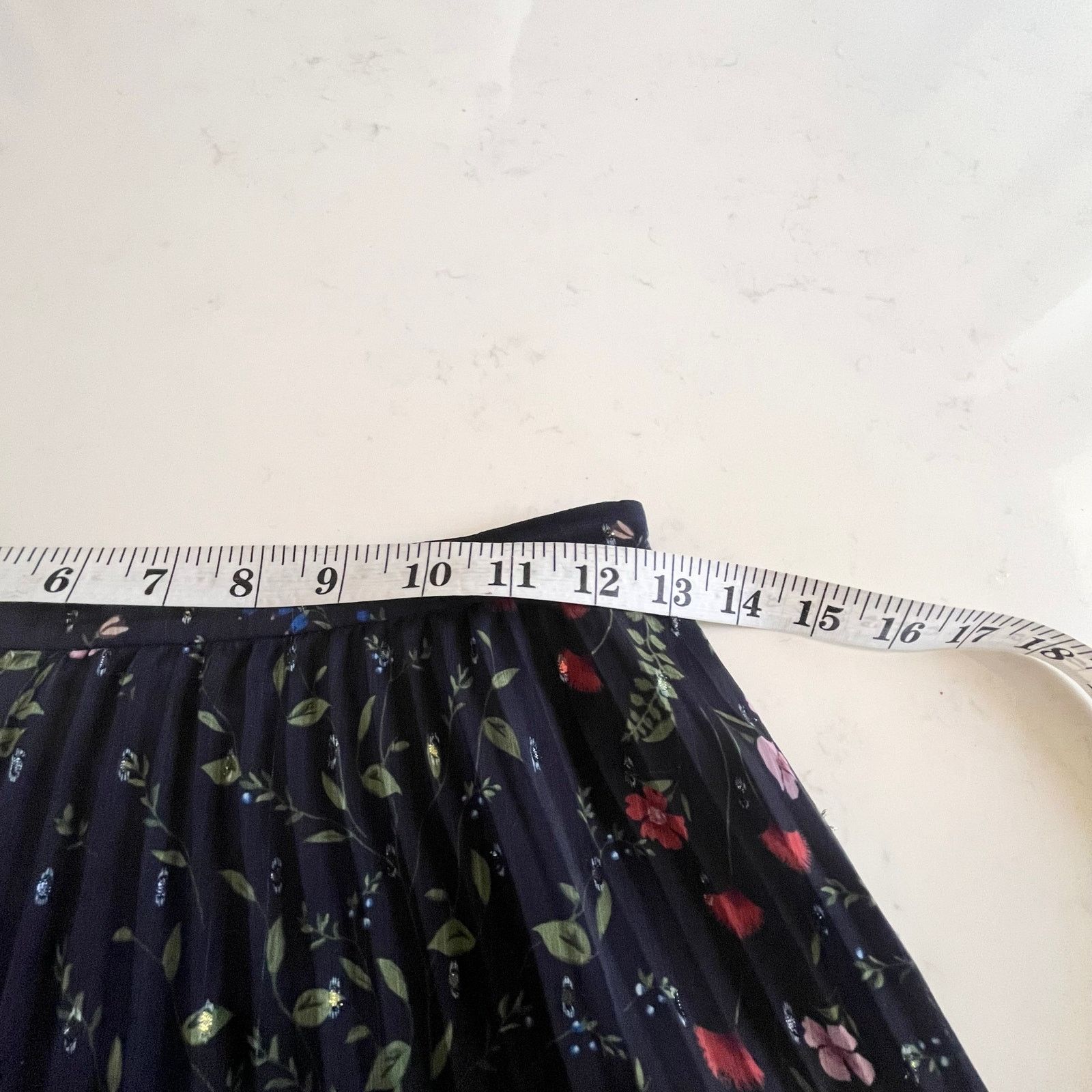 Joie Joie Noora Midnight Navy Floral Print Pleated Midi Skirt Size 26" / US 2 / IT 38 - 7 Thumbnail