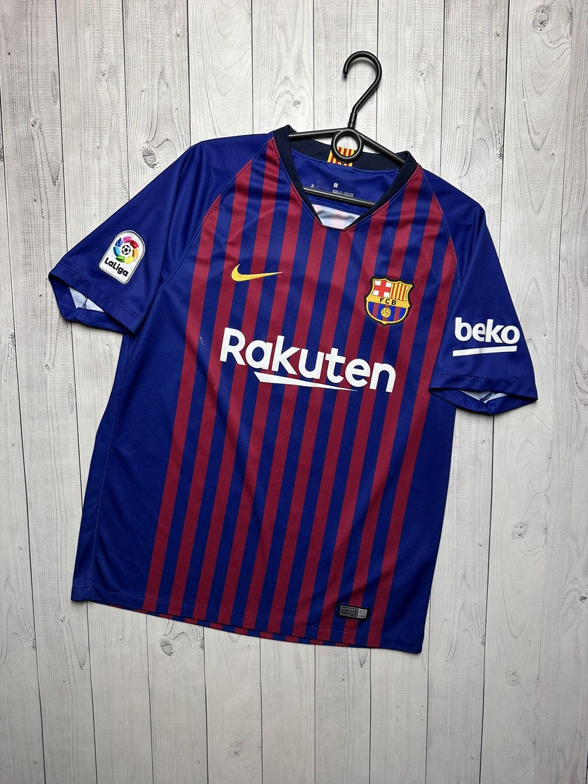Nike × Vintage Vintage Nike Barcelona 10 Messi soccer jersey size L Size US L / EU 52-54 / 3 - 3 Thumbnail