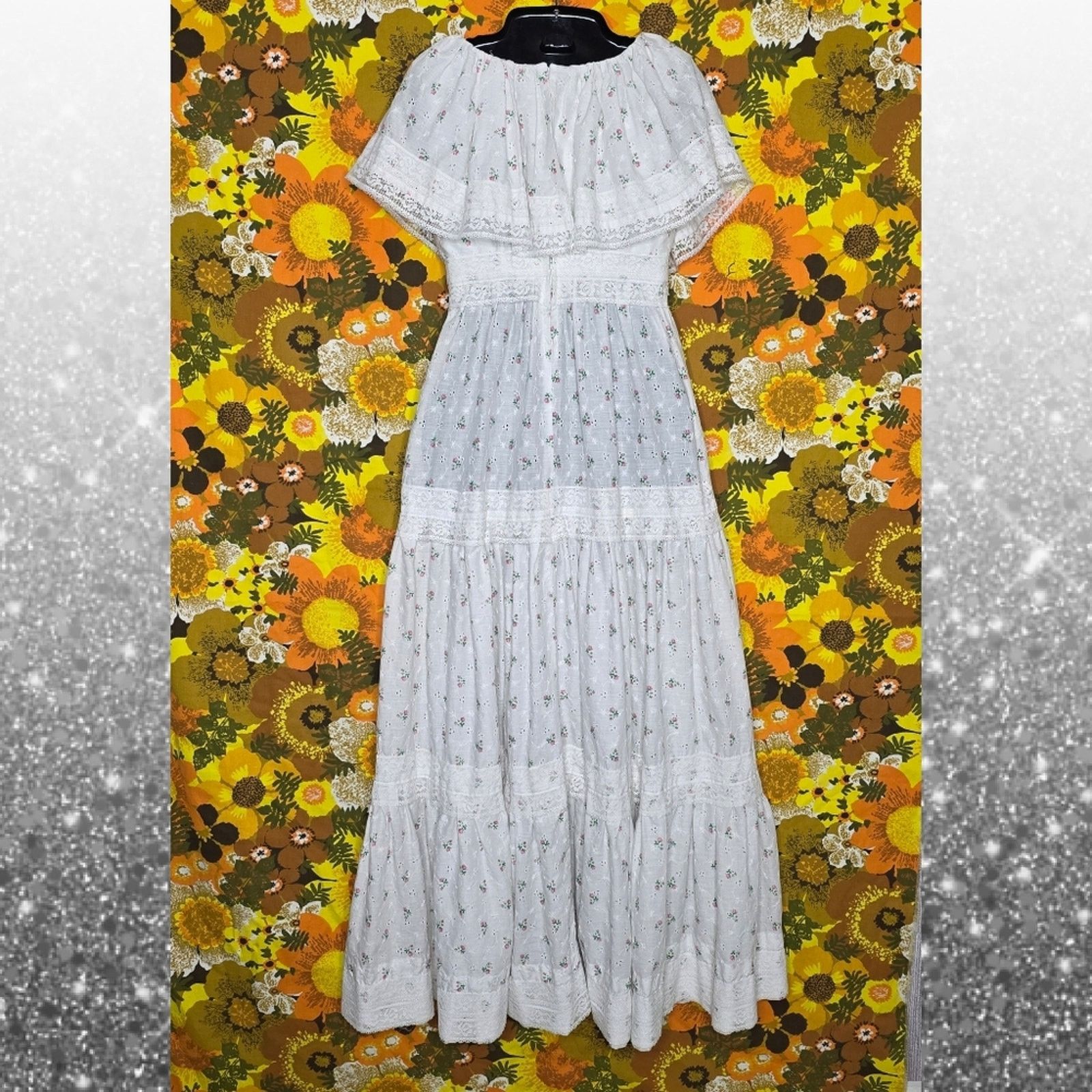 Vintage VTG 70s Handmade Gunne Off Shoulder White/Floral Maxi Dress Size XS / US 0-2 / IT 36-38 - 5 Thumbnail