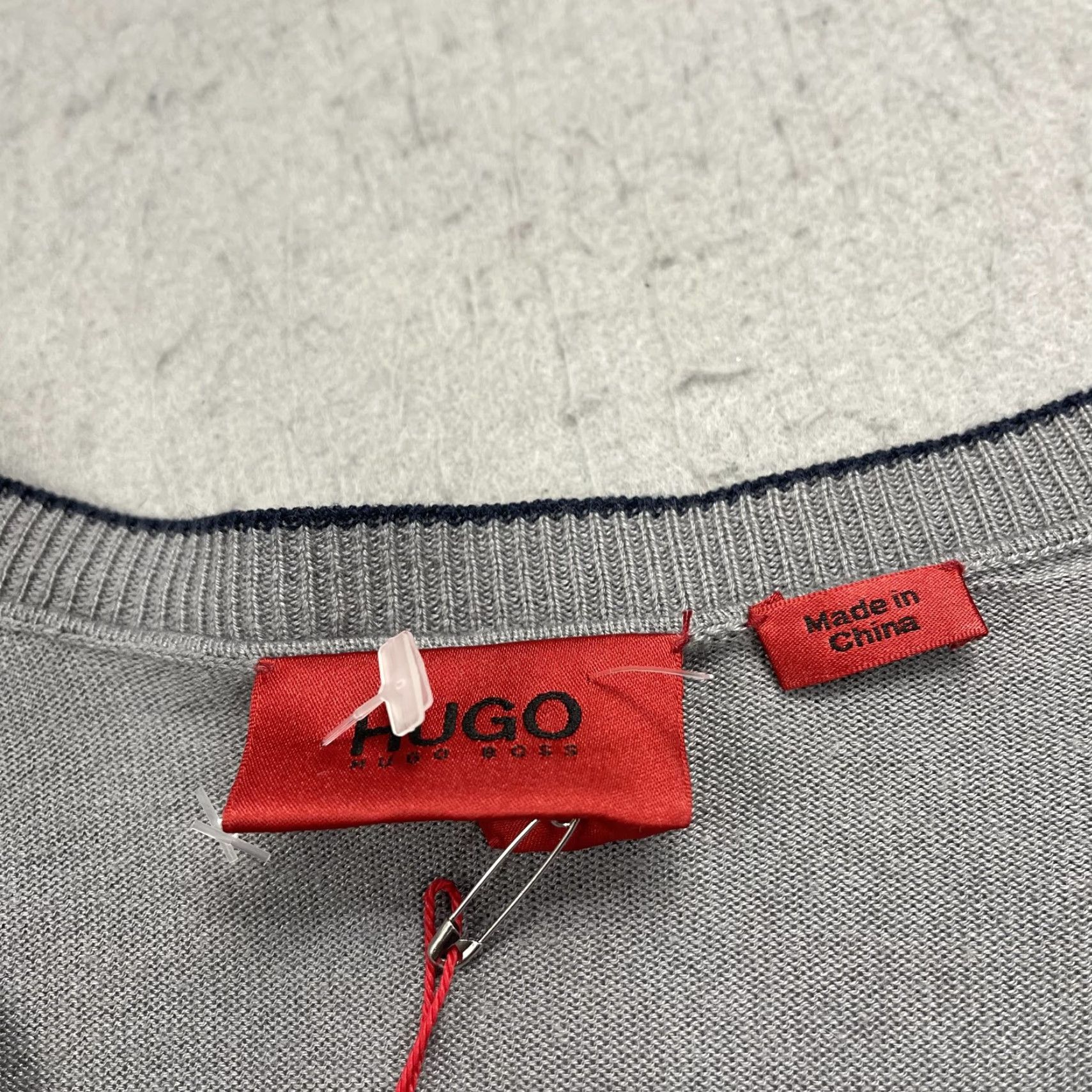 Hugo Boss HUGO BOSS Sweater Mens 2XL Gray Silk Cashmere V-Neck Lightweight Knit Pullover Size US XXL / EU 58 / 5 - 3 Thumbnail