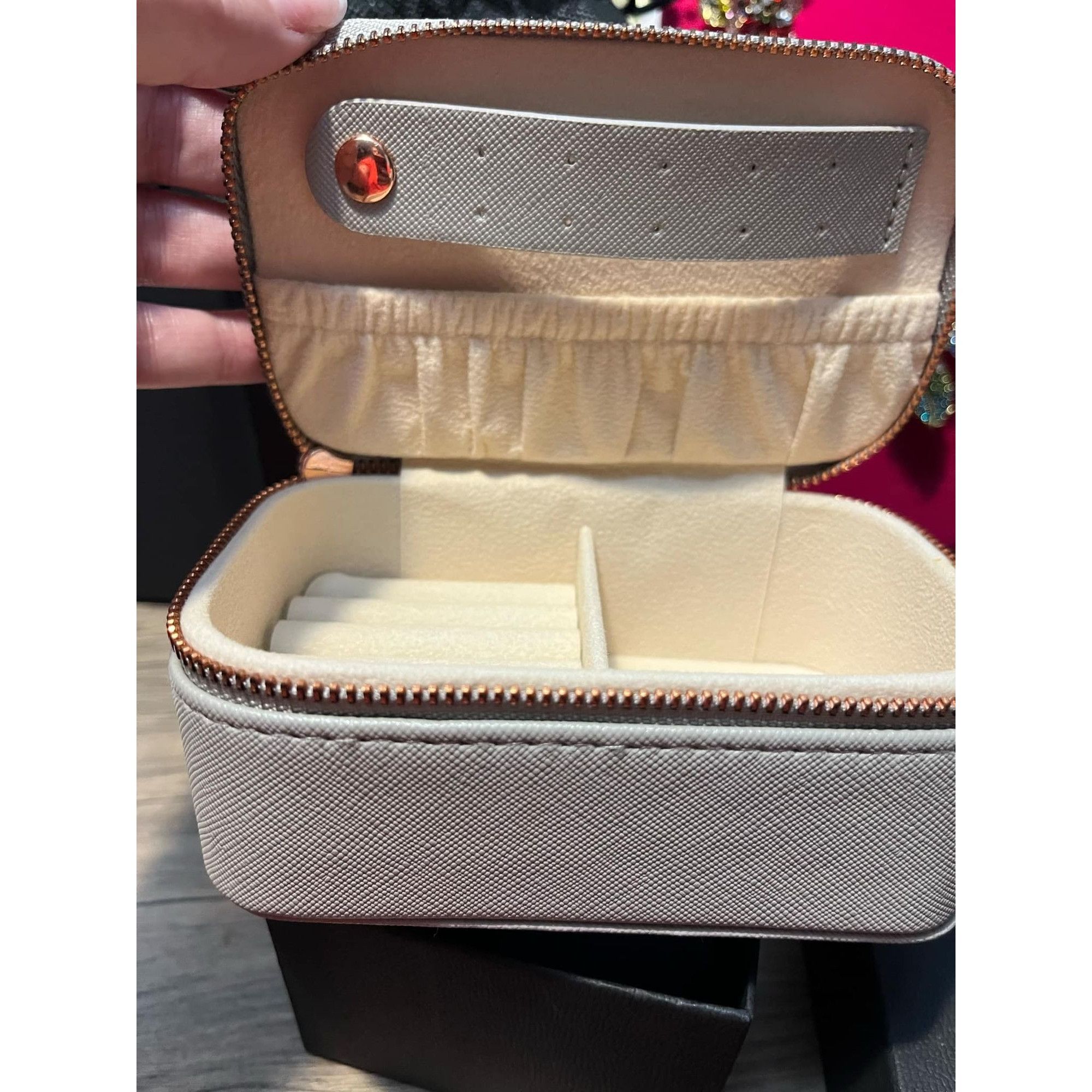 Other New in Box Vegan Leather Cosmiya Travel Jewelry Box Size ONE SIZE - 3 Thumbnail