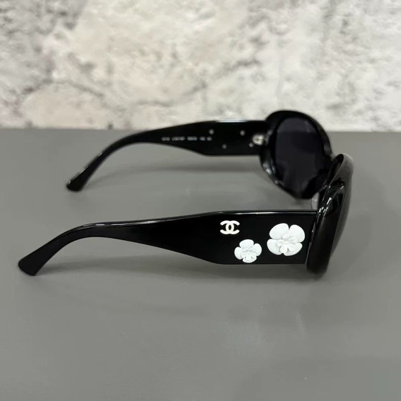 Chanel Chanel Sunglasses in Excellent Condition Size ONE SIZE - 2 Thumbnail