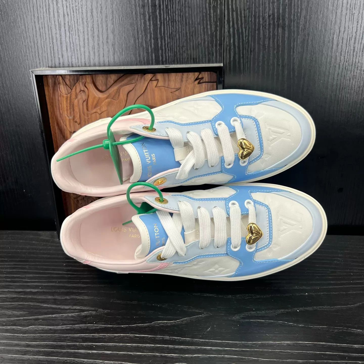 Louis Vuitton Louis Vuitton TimeOut women's white-pink-blue36.5 Size US 6 / IT 36 - 7 Thumbnail