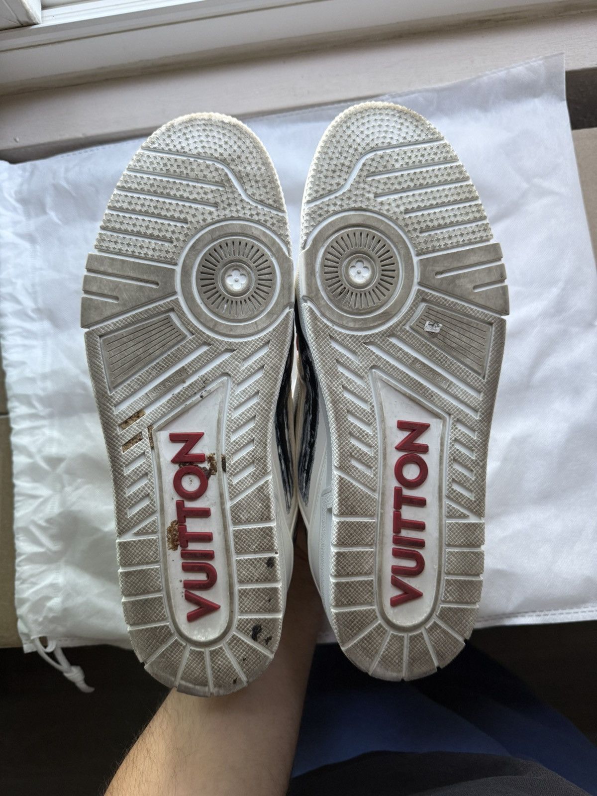 Louis Vuitton Louis Vuitton LV Black/White Marker Sneaker Trainer Size US 11 / EU 44 - 10 Thumbnail