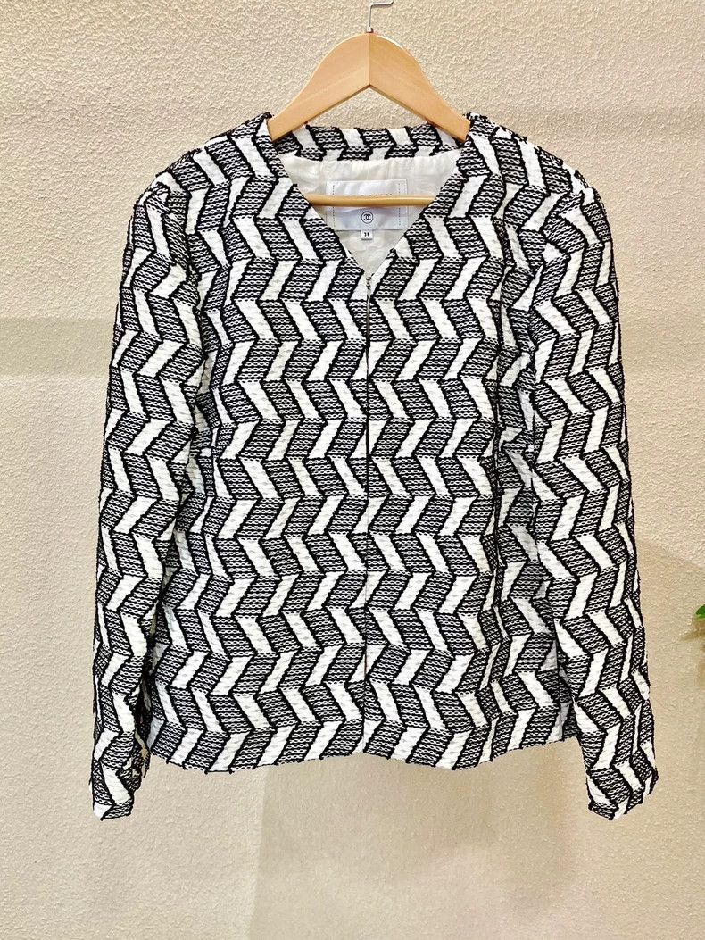 Chanel Chanel Airport series geometric coat Size XS / US 0-2 / IT 36-38 - 1 Thumbnail
