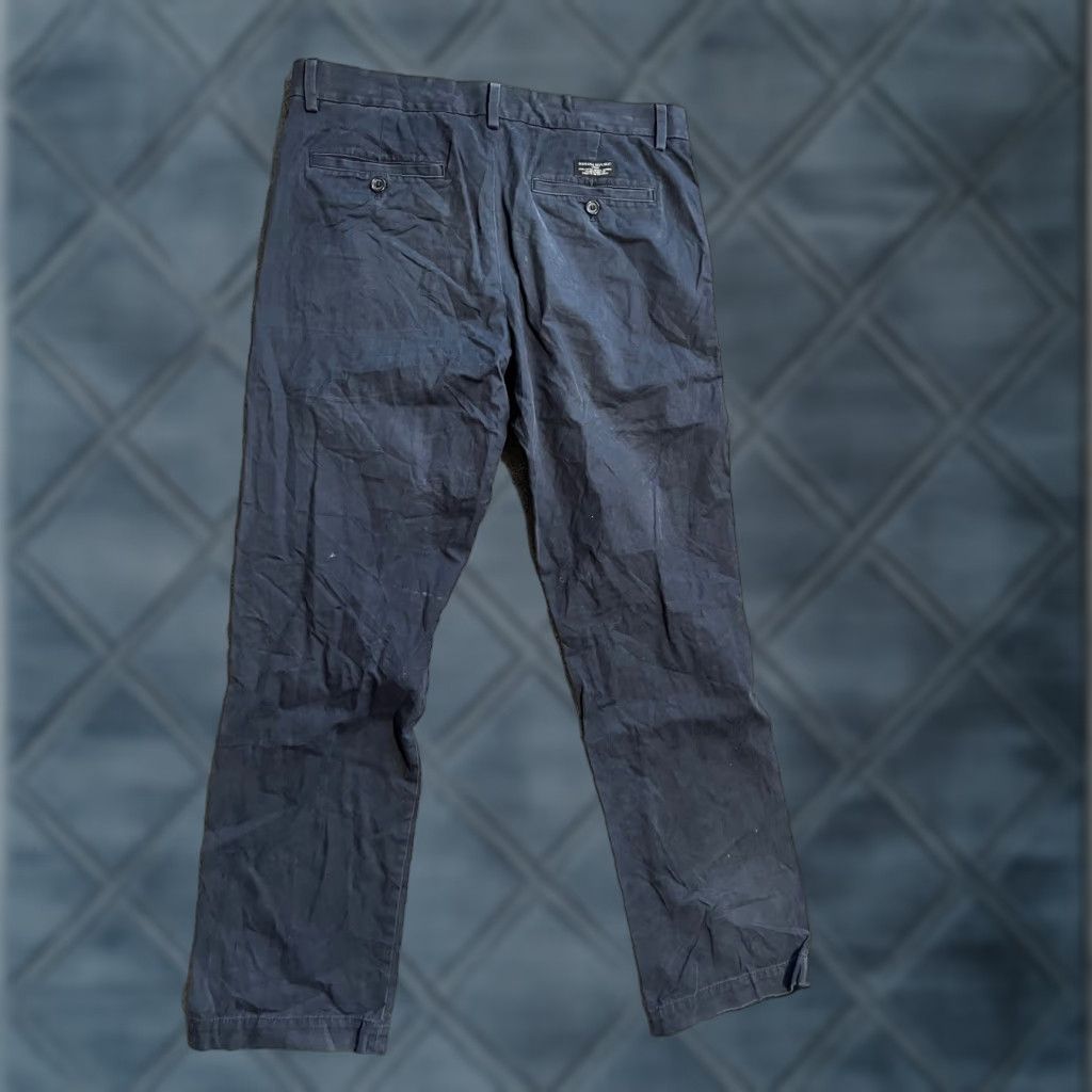 Banana Republic BANANA REPUBLIC Aiden Chino Pants Black Solid Mens 34x32 Cotton Blend Distressed Size US 34 / EU 50 - 1 Thumbnail