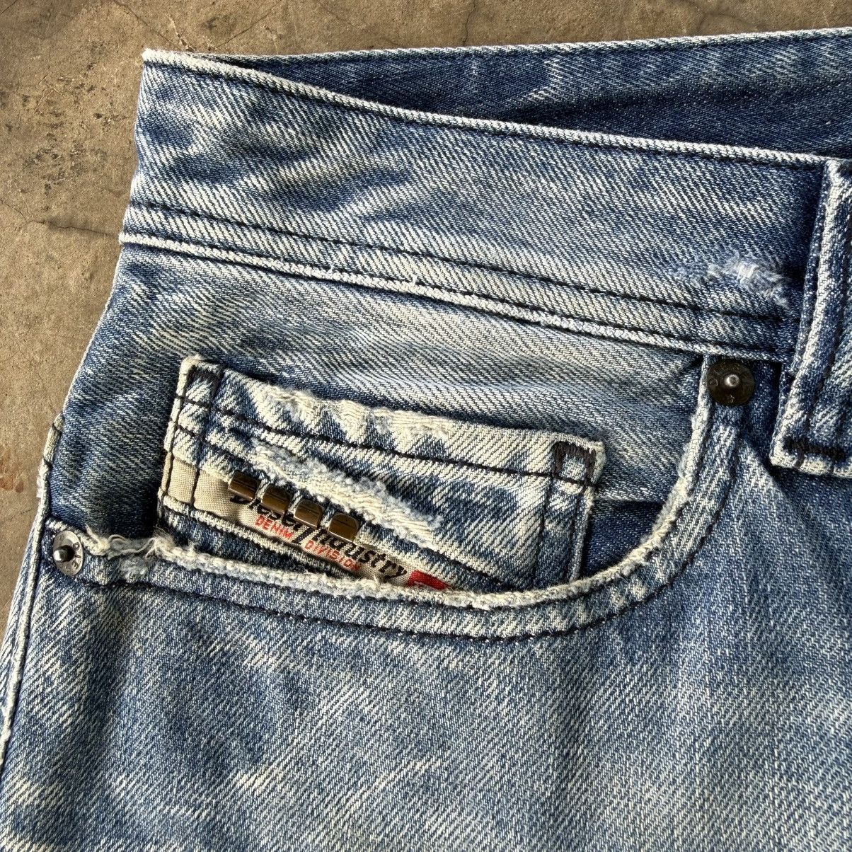 Diesel Vintage Diesel Button Fly Faded Ripped Denim Jean Pants W34 Size US 34 / EU 50 - 7 Thumbnail