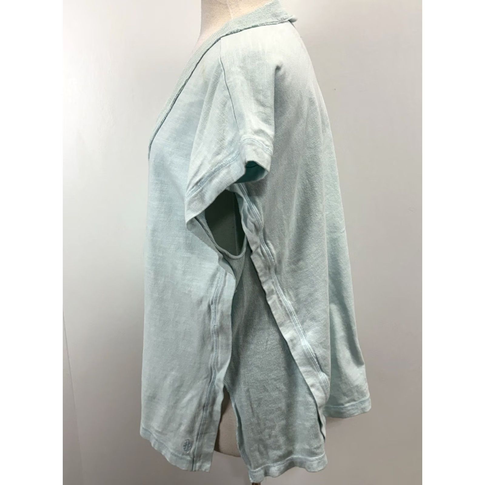 Free People VINTAGE? No. Free People Movement Oversized Tunic Top Shirt S Blue Sleeveless Raw Edges Size S / US 4 / IT 40 - 2 Thumbnail