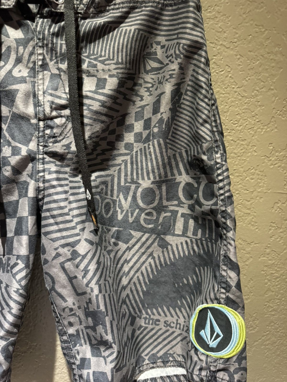 Volcom Vintage Volcom Surf Board Swim Shorts Dark Grey Black Y2k Size US 30 / EU 46 - 7 Thumbnail