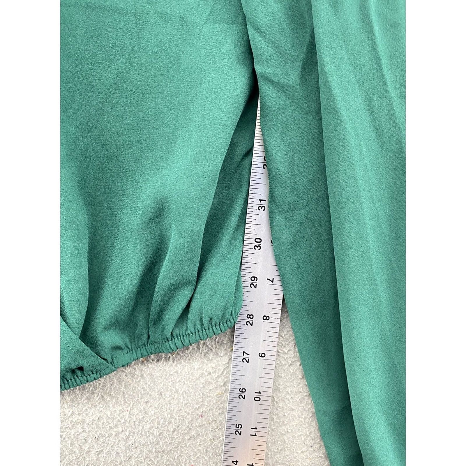 Forever 21 Forever 21 Women's Hunter Green Woven Crop Top Size S Blouse Elastic Cropped Shirt Womens Green 90s? Size S / US 4 / IT 40 - 5 Thumbnail