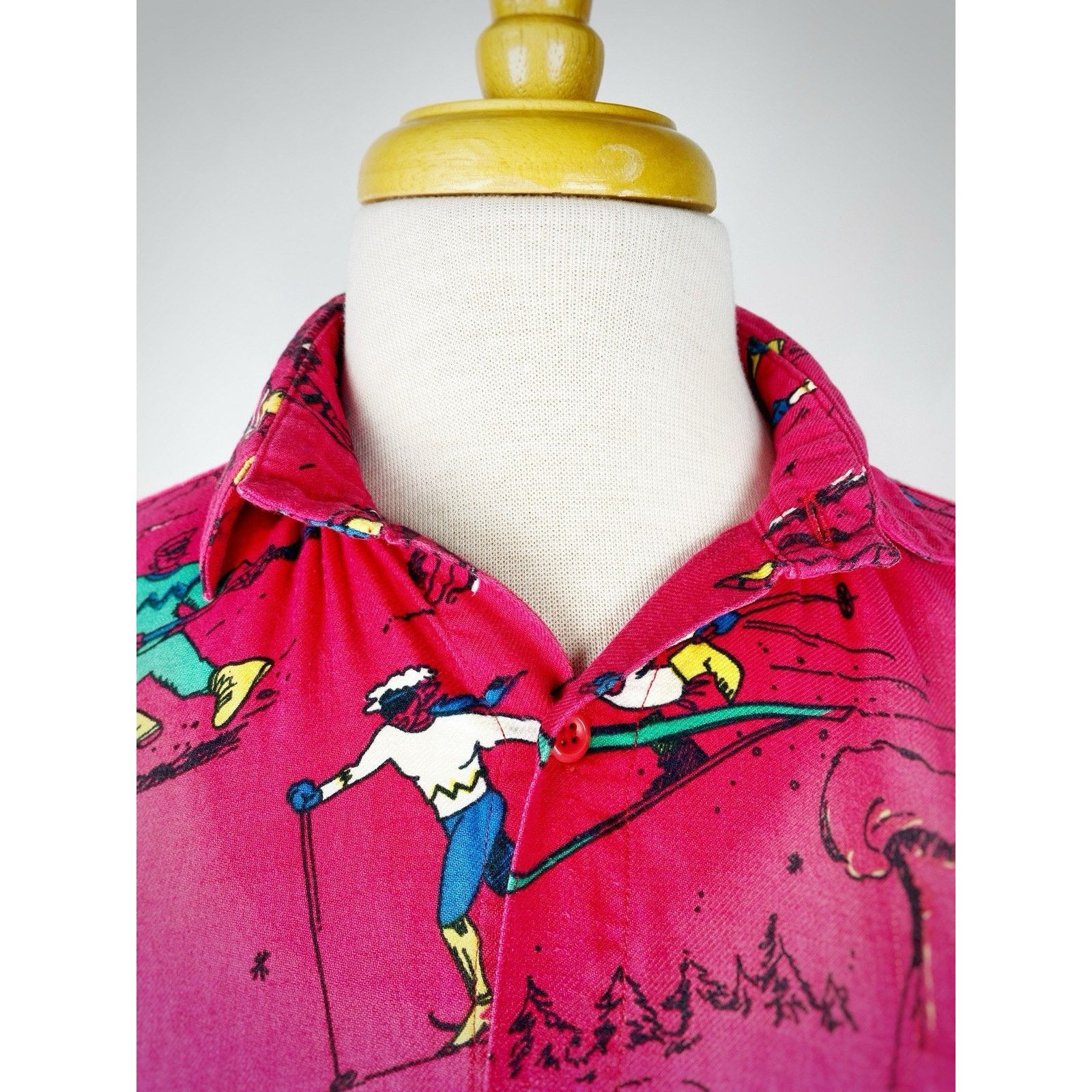 Vintage VTG Heet Cartoon Sports Button Up Shirt Distressed Sz S Size US S / EU 44-46 / 1 - 2 Thumbnail