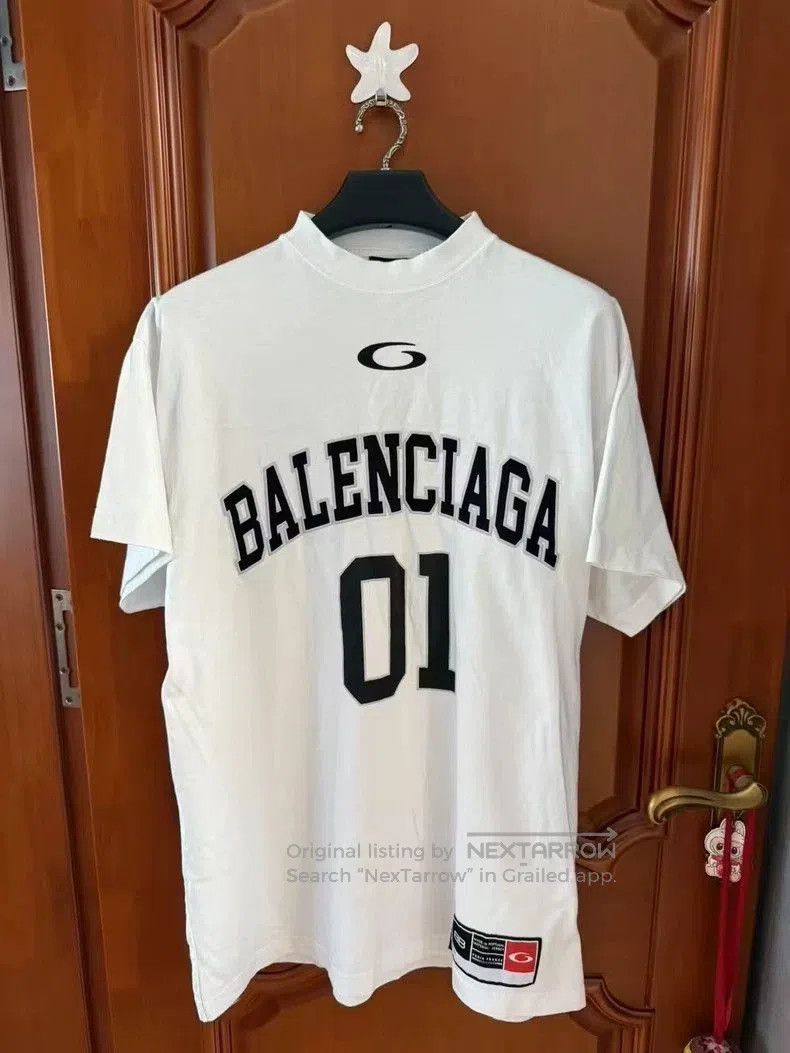 Balenciaga Balenciaga New Football Short Sleeve White. Size US L / EU 52-54 / 3 - 1 Thumbnail