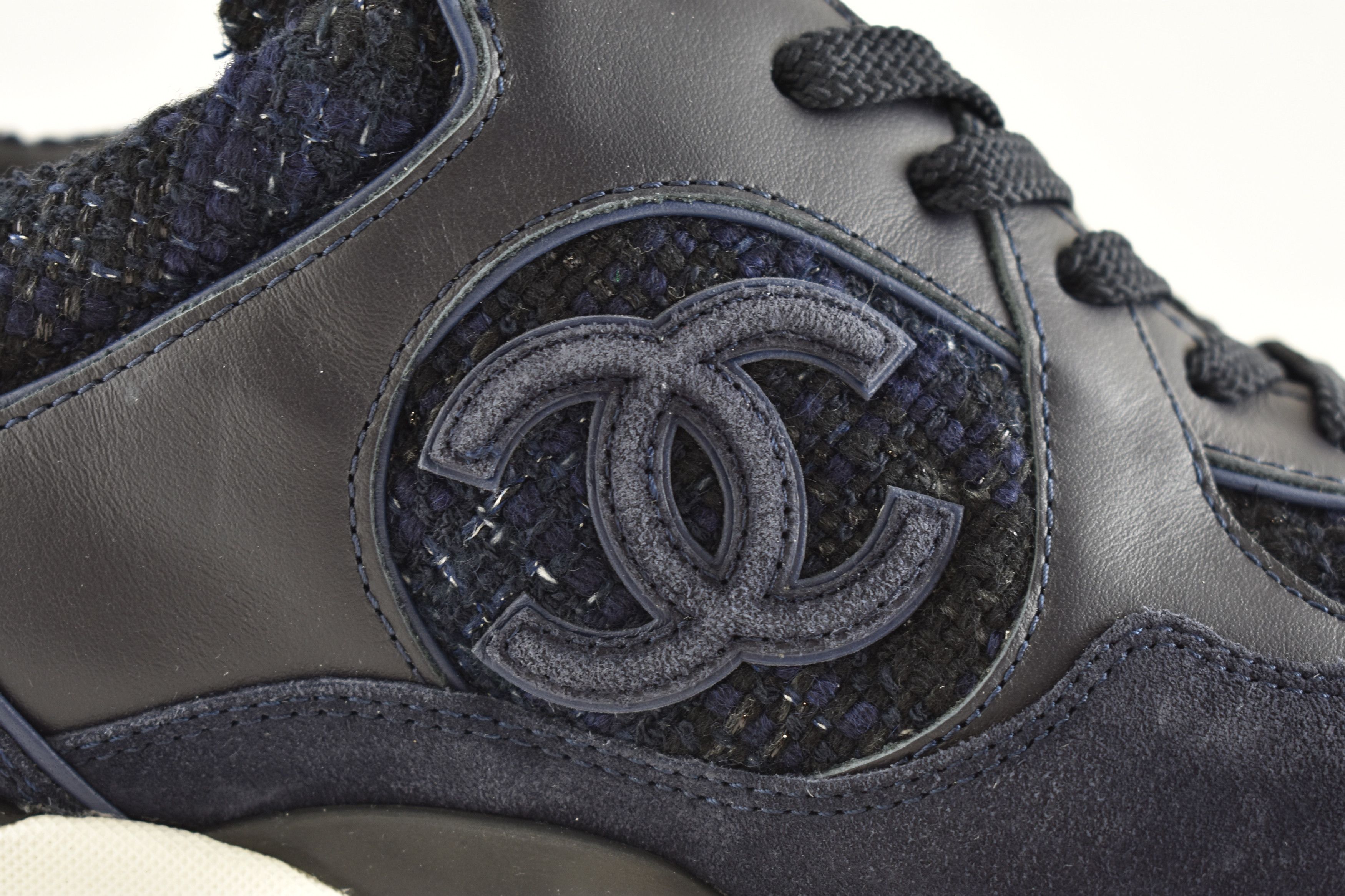 Chanel Chanel 24A Black Tweed Suede CC Logo Flat Trainer Sneaker 42 Size US 12 / IT 42 - 4 Thumbnail