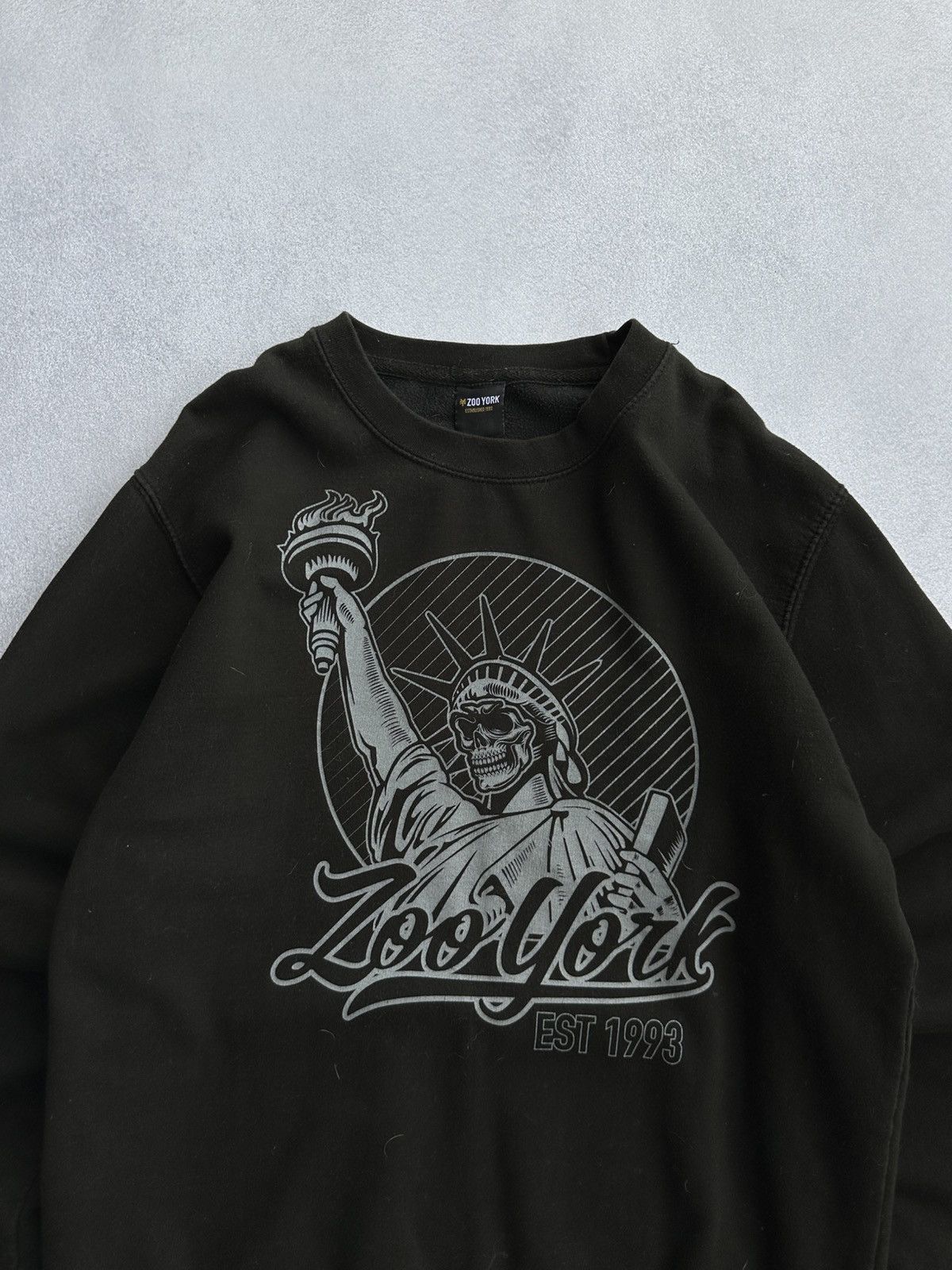 Vintage Zoo York Men's Liberty Skull Sweatshirt