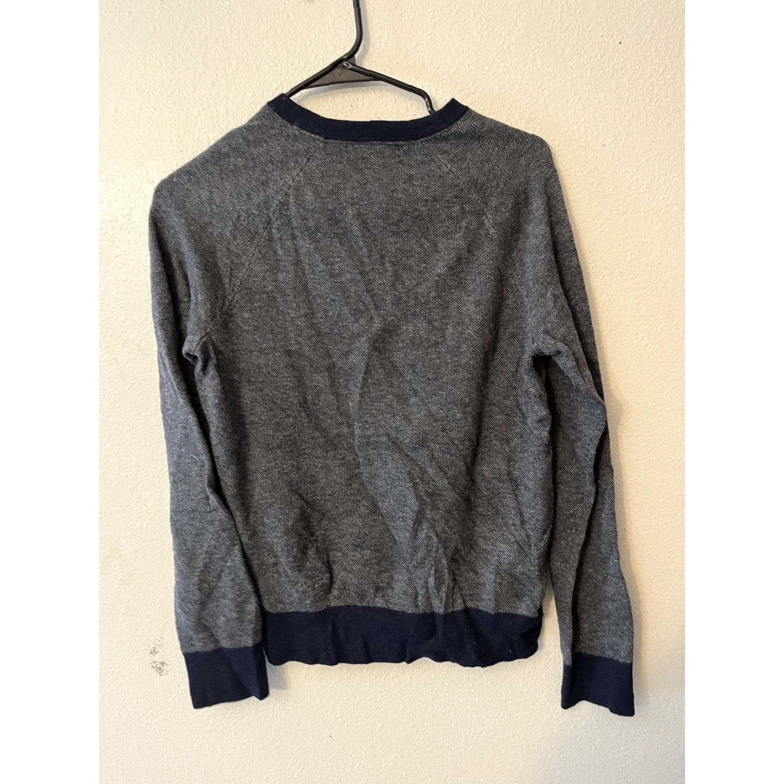 Banana Republic Banana Republic Sweater Shirt Mens Size Small 100% Cotton Blue V-Neck Pullover, Knit, Casual Mens Fashion, Fall Winter Size US S / EU 44-46 / 1 - 3 Thumbnail