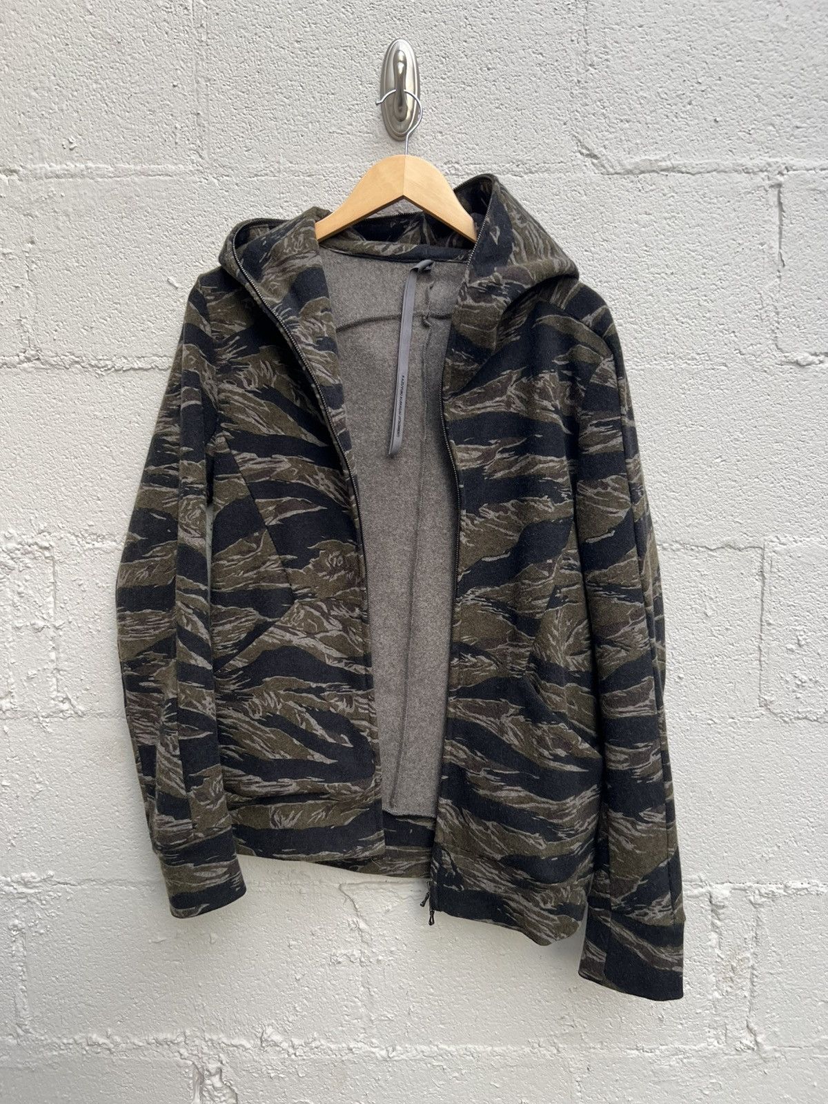 Attachment × Japanese Brand × Kazuyuki Kumagai Attachment Attachment Tiger Camo Full Zip Hoodie Size US M / EU 48-50 / 2 - 4 Thumbnail