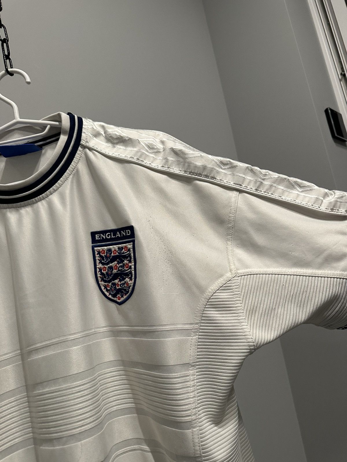 Japanese Brand Umbro England 1999 2000 Home Shirt Soccer Jersey Mike Tyson Size US XL / EU 56 / 4 - 10 Thumbnail