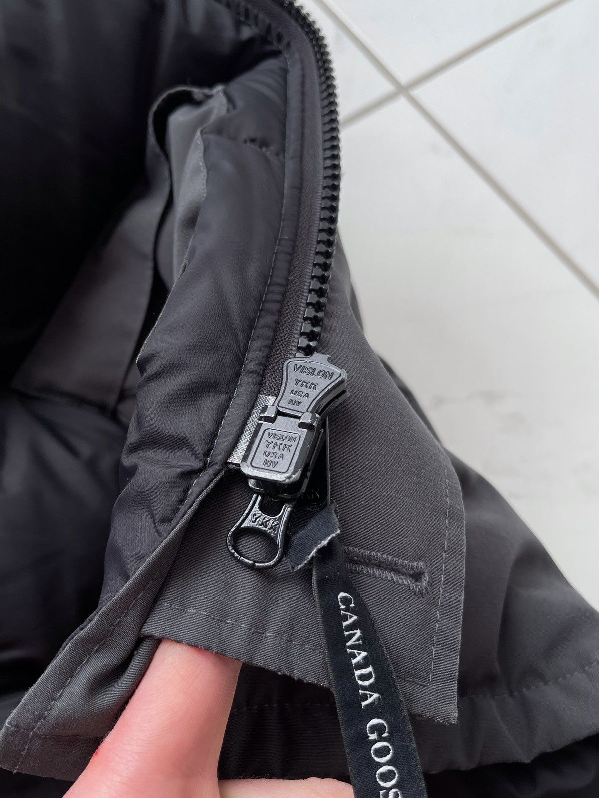 Canada Goose Canada Goose Chateau Parka Size US XL / EU 56 / 4 - 15 Thumbnail