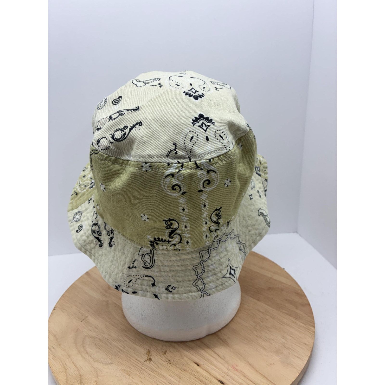Urban Outfitters Urban Outfitters Bandana Bucket Hat | Y2K Cotton Sun Hat Size ONE SIZE - 5 Thumbnail