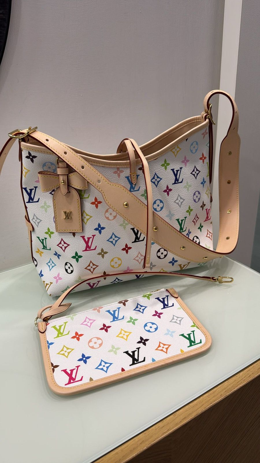 Louis Vuitton Carry all Size ONE SIZE - 1 Thumbnail