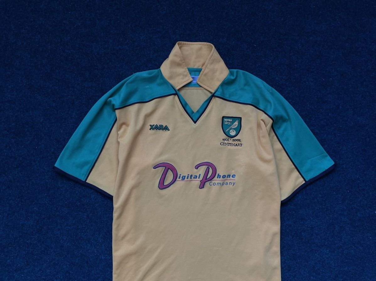NORWICH CITY CENTENARY 2002 FOOTBALL ADULT AUTHENTIC VINTAGE