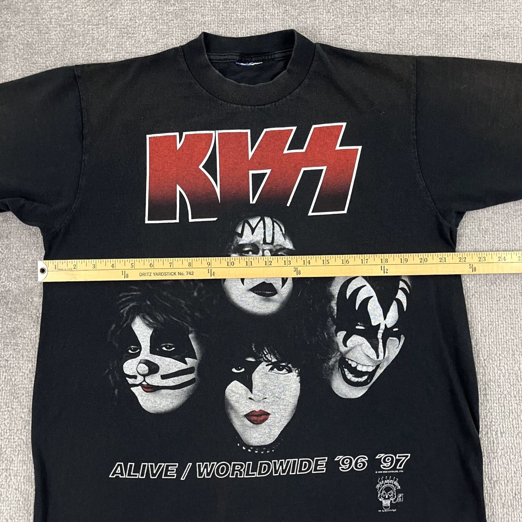Vintage VINTAGE KISS Graphic Tee Shirt Mens L Black Alive Worldwide 96-97 Concert Size US L / EU 52-54 / 3 - 5 Thumbnail
