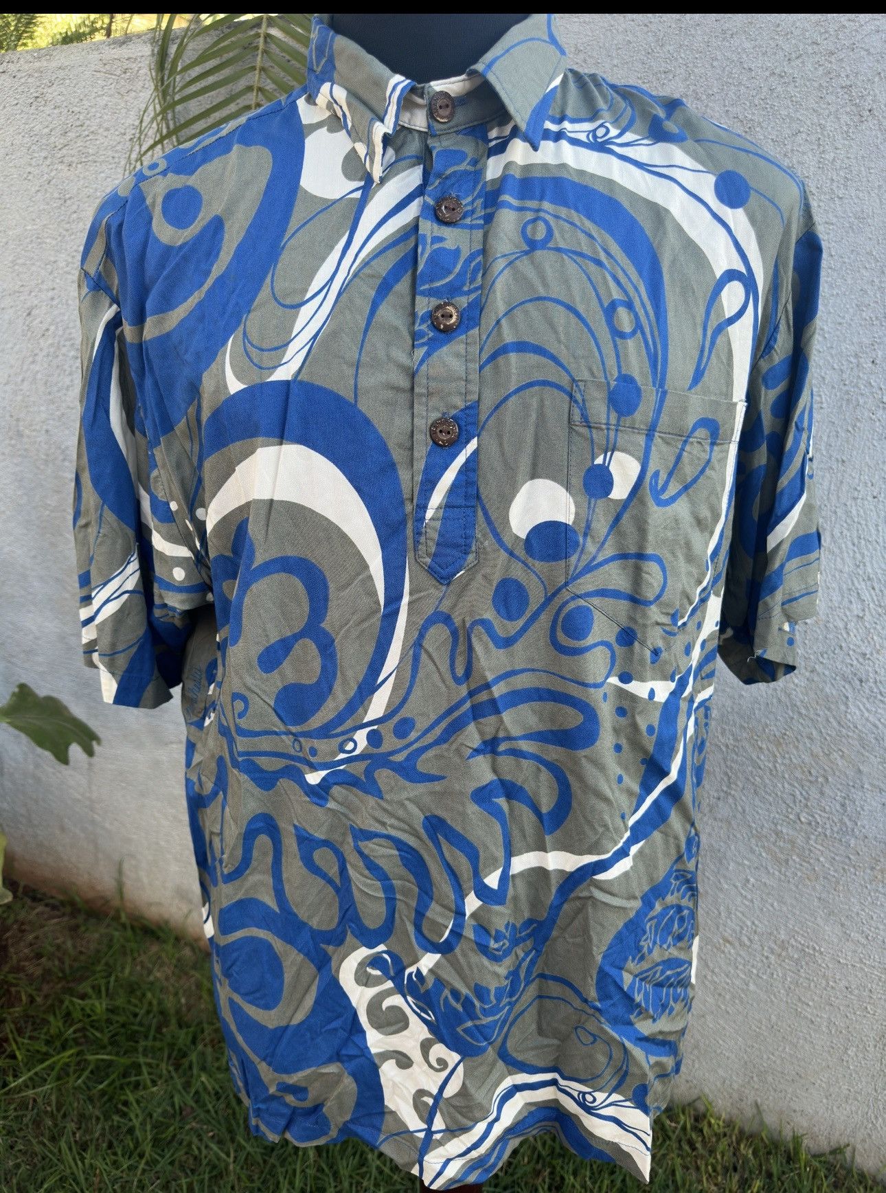 Manuhealii Hawaiian Print Blue/Gray 3/4 Button Men's Large