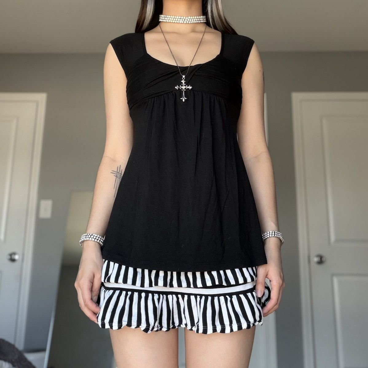 Other Soprano Ruched Empire Waist Black Flowy Top w/ Cap Sleeves Size XS / US 0-2 / IT 36-38 - 12 Thumbnail