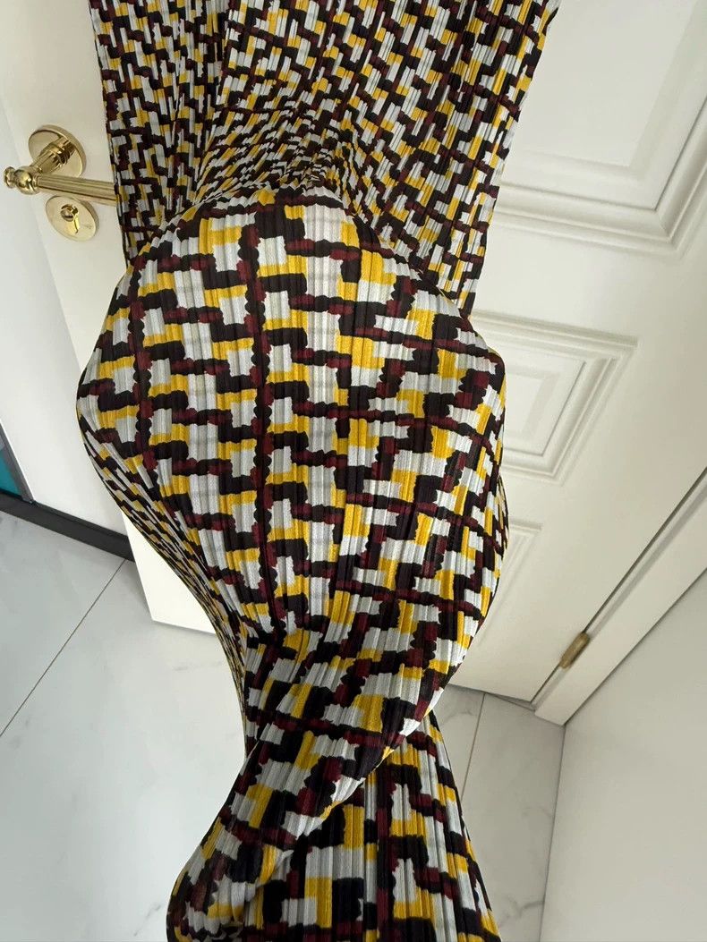 Issey Miyake Issey Miyake size:3 Brownish-yellow pleated Mosaic dress Size S / US 4 / IT 40 - 2 Thumbnail