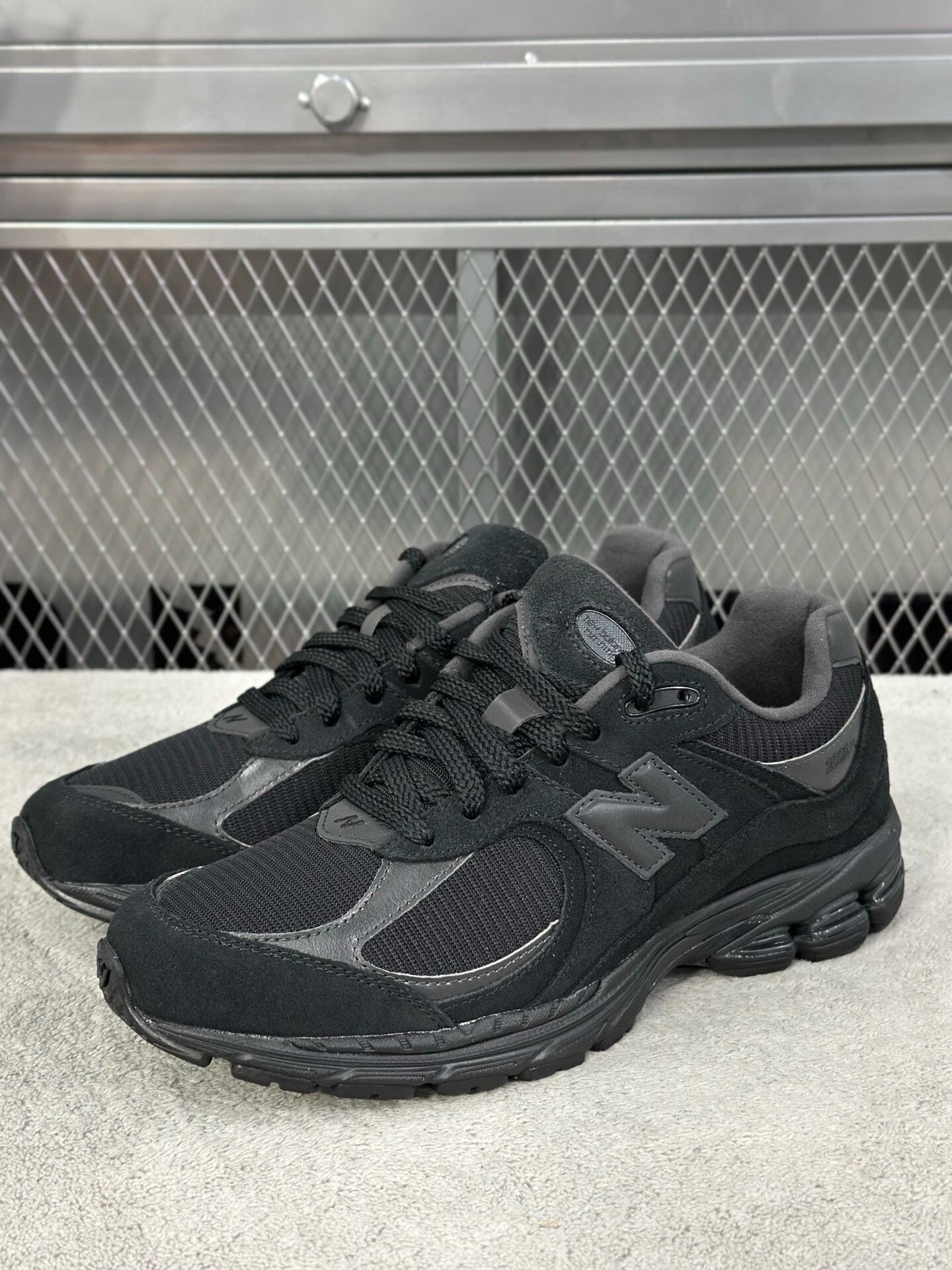 New Balance New Balance Black Lowtop Sneakers 44 Men Size US 10.5 / EU 43-44 - 1 Thumbnail