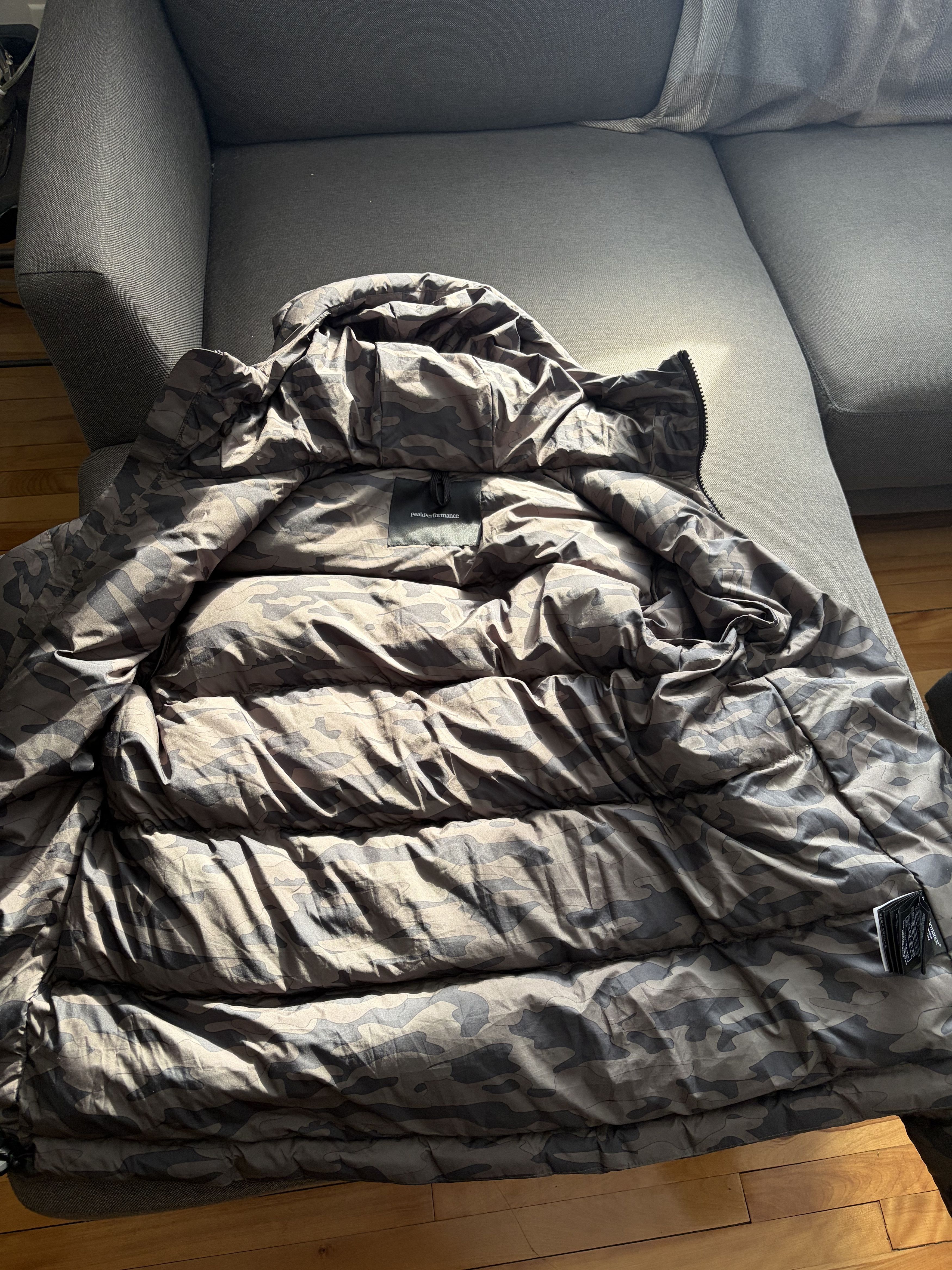 Peak Performance Peak Performance Green Camo Down Parka - M, gently used Size US M / EU 48-50 / 2 - 4 Thumbnail