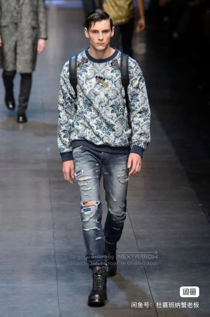 Dolce & Gabbana Luxury Dolce & Gabbana Embellished Sweatshirt. Size US M / EU 48-50 / 2 - 9 Thumbnail