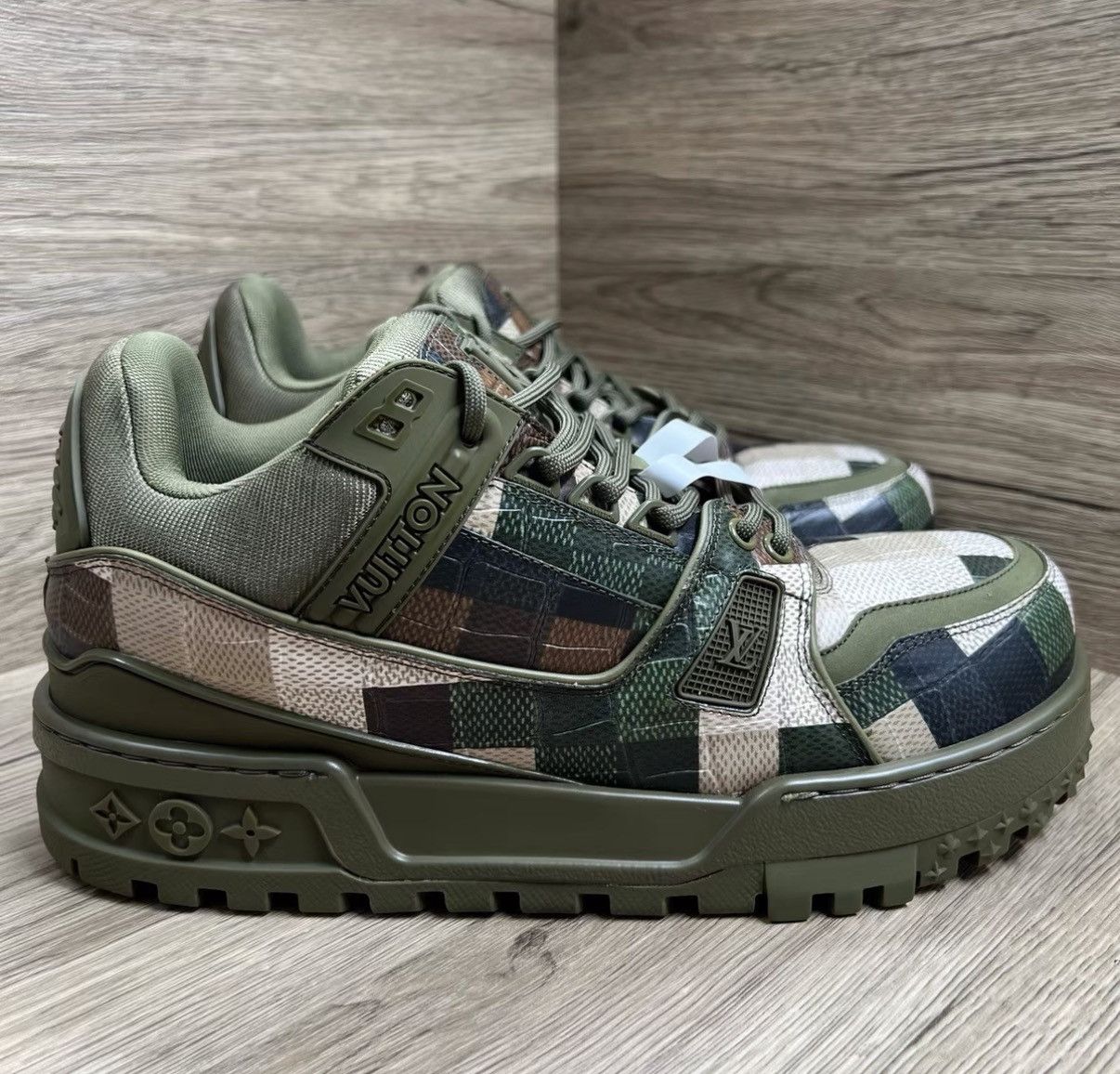 Louis Vuitton Louis Vuitton Trainer Maxi Mosaic Checkerboard Sneaker J41 Size US 8 / EU 41 - 4 Thumbnail