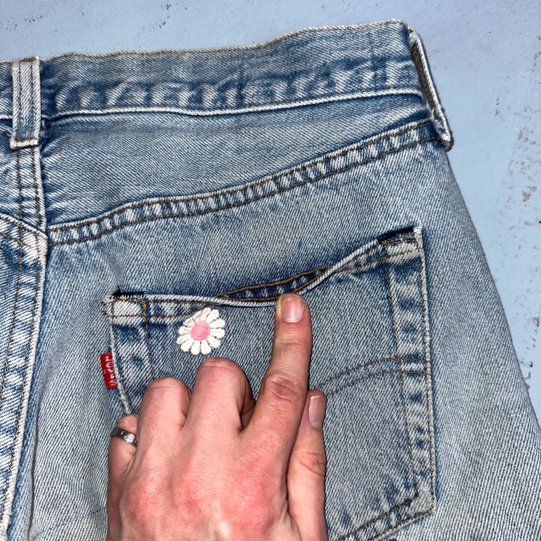 Levi's VINTAGE Levi's 501 Jeans Men 29x32 Light Wash Blue 80s USA Distressed Slim Fit Size US 29 - 5 Thumbnail