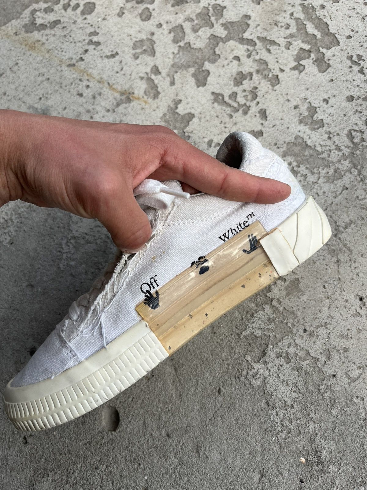 Off-White Off-White Vulcanized Canvas Distressed Low-top Sneakers Y2K Size US 6 / EU 39 - 13 Thumbnail