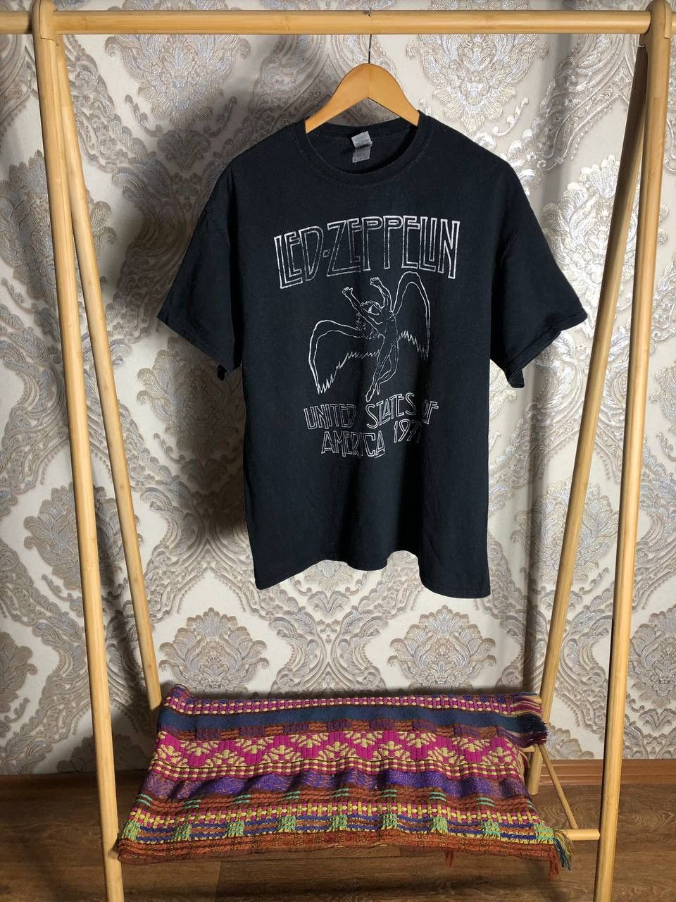 Band Tees VINTAGE LED ZIPPELIN WORLD TOUR ROCK T-SHIRT RETRO METAL 90s Size US XL / EU 56 / 4 - 1 Thumbnail
